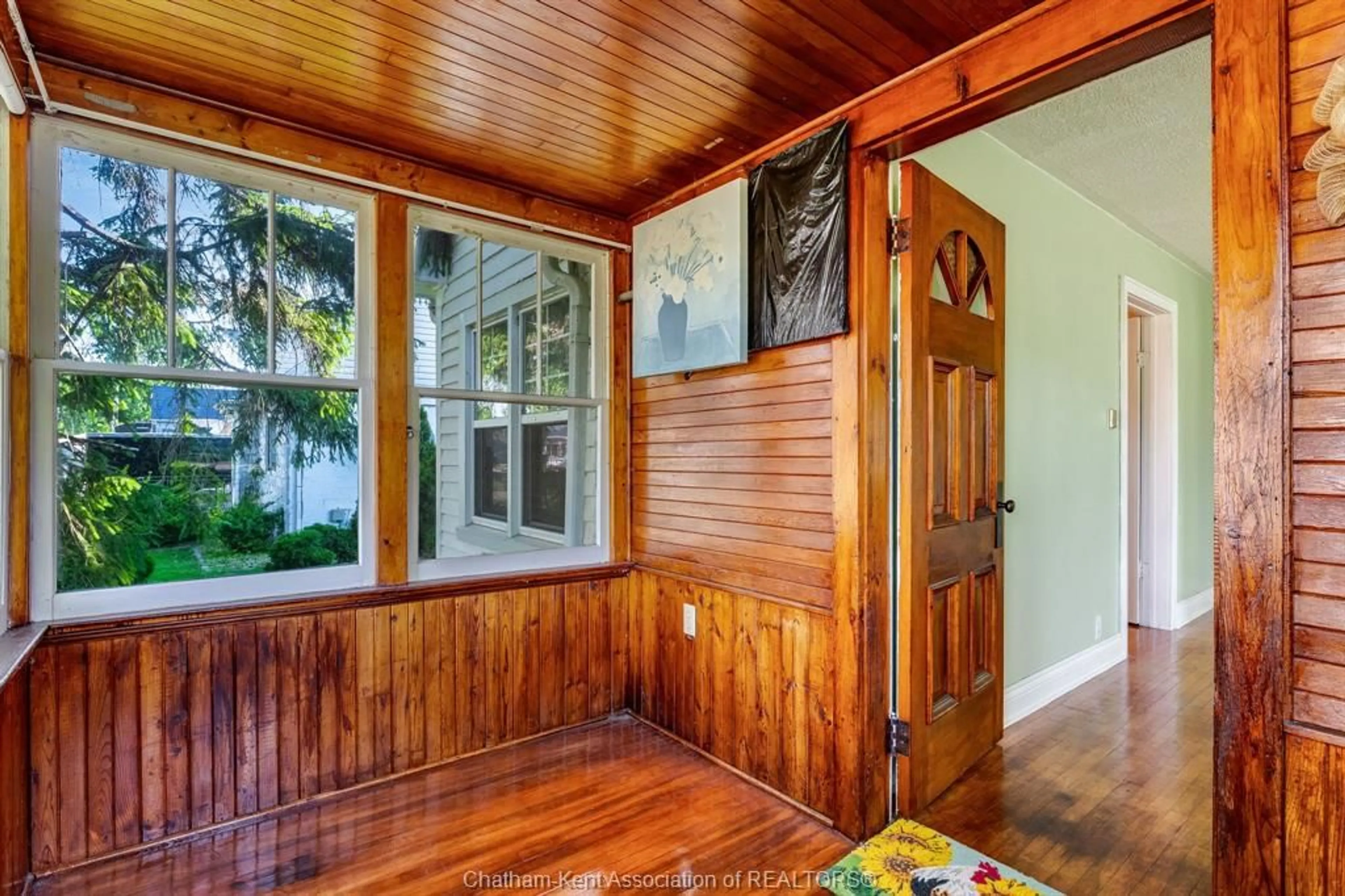 Indoor entryway for 31 Cathcart St, Tilbury Ontario N0P 2L0