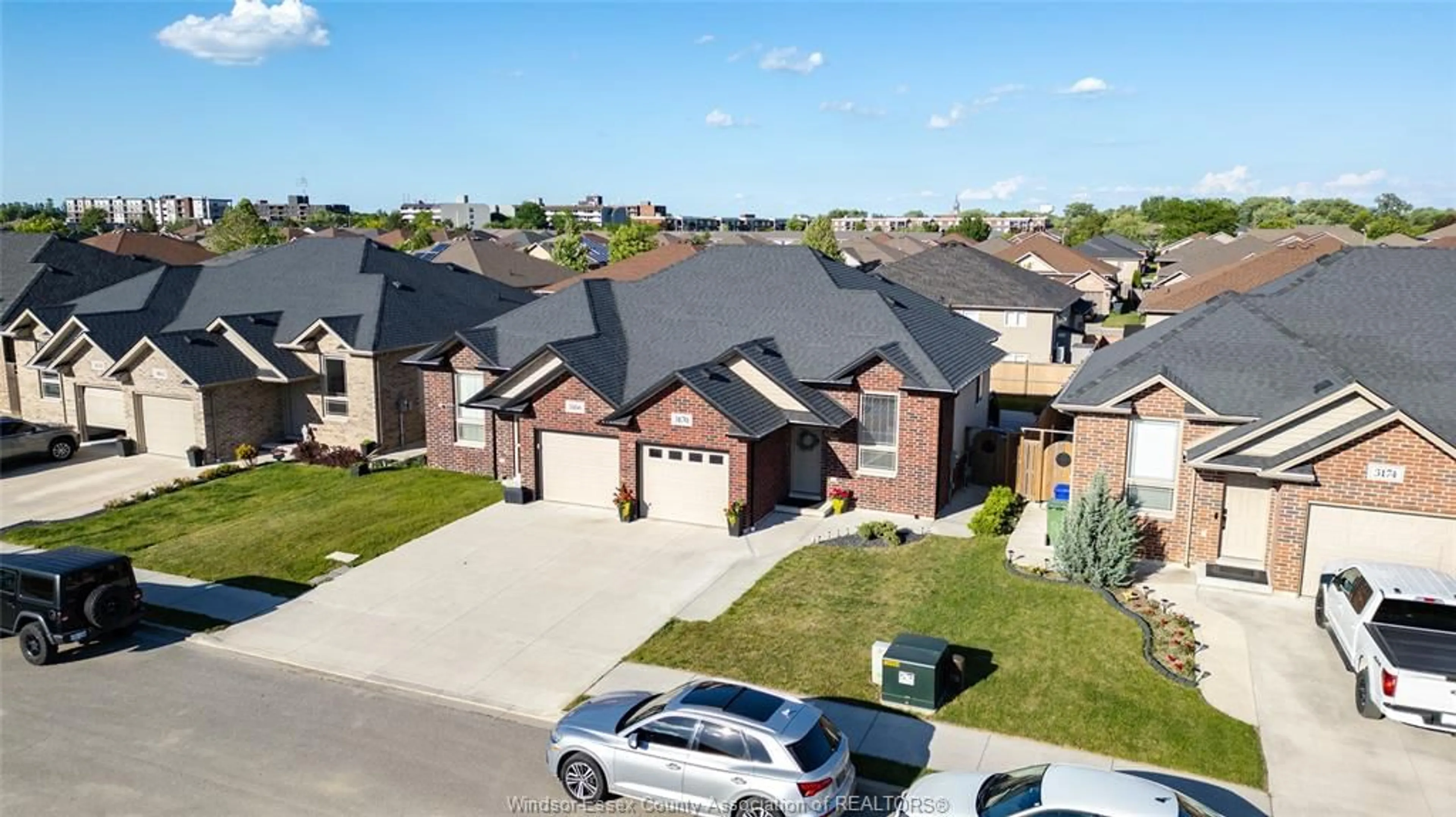 A pic from outside/outdoor area/front of a property/back of a property/a pic from drone, street for 3170 VIOLA Cres, Windsor Ontario N8N 0A3