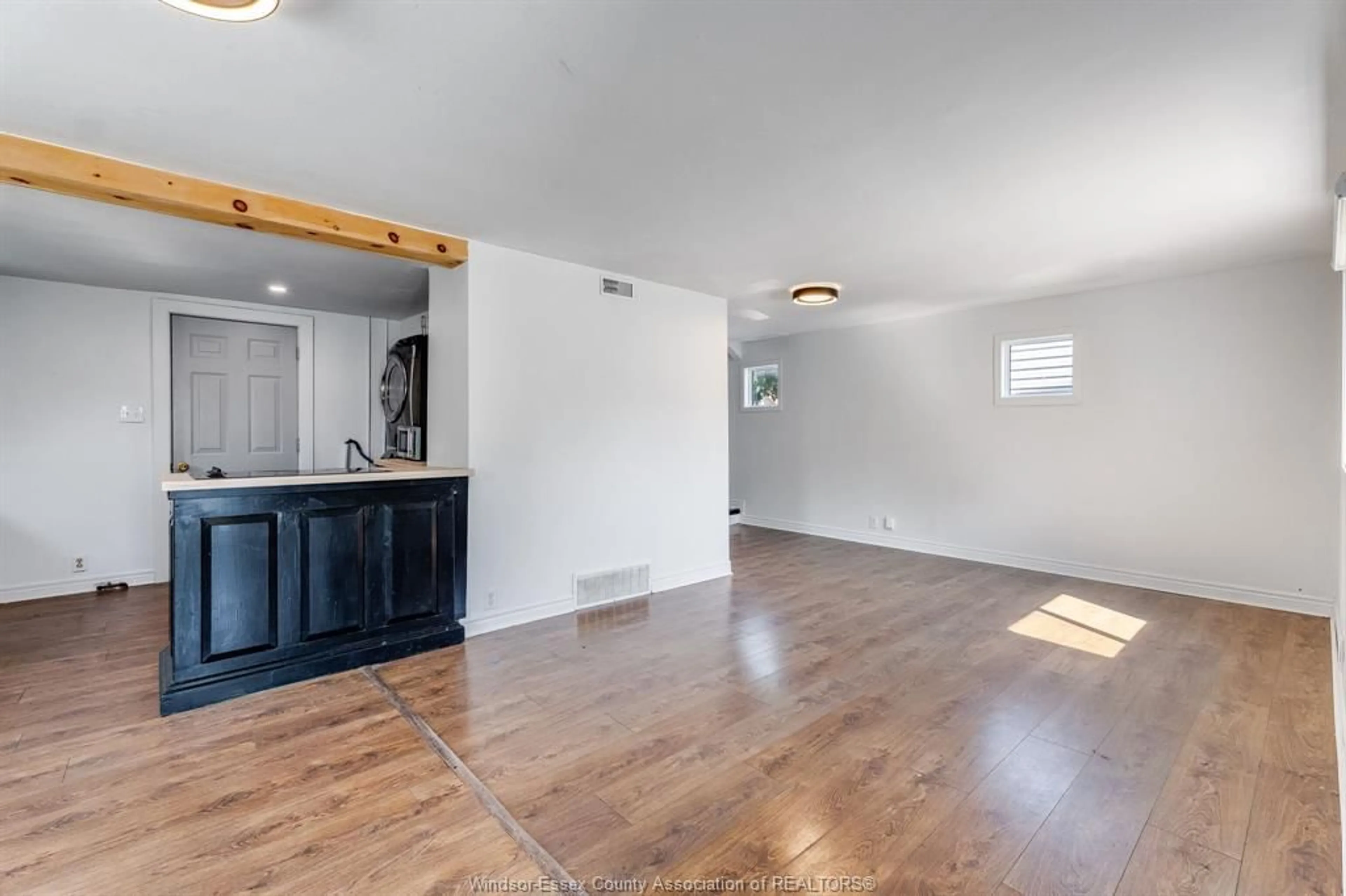 Unknown for 8 Payne St, Chatham Ontario N7M 4M9