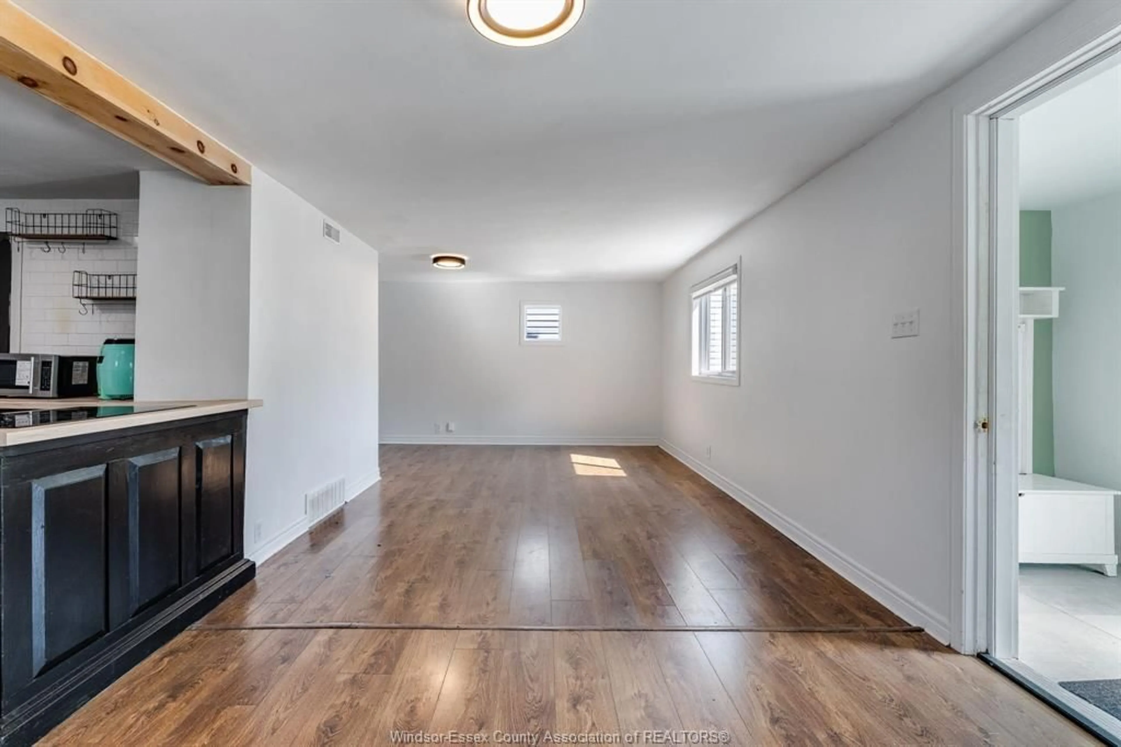 A pic of a room for 8 Payne St, Chatham Ontario N7M 4M9