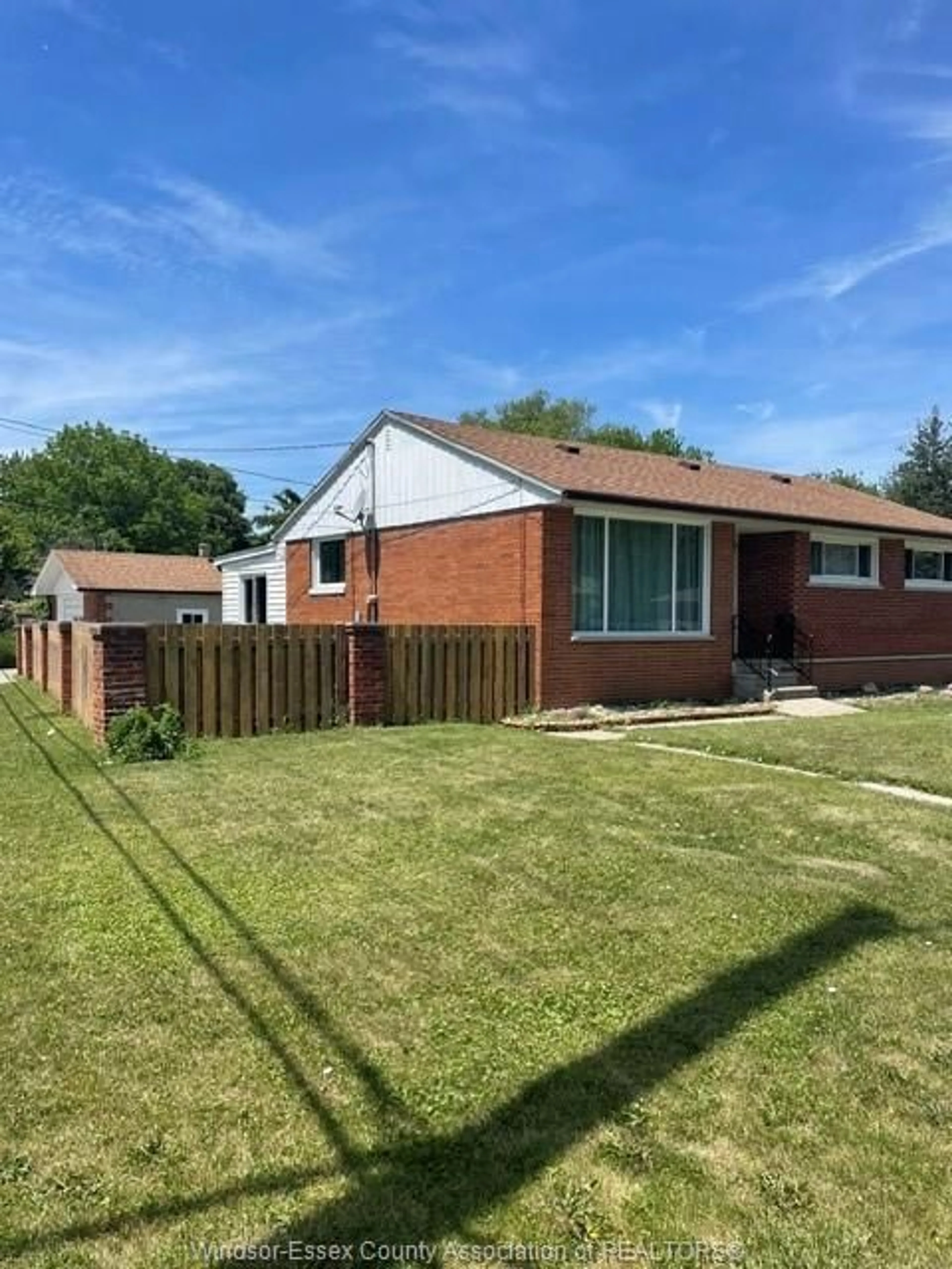A pic from outside/outdoor area/front of a property/back of a property/a pic from drone, street for 889 RIVERDALE, Windsor Ontario N8S 4C2