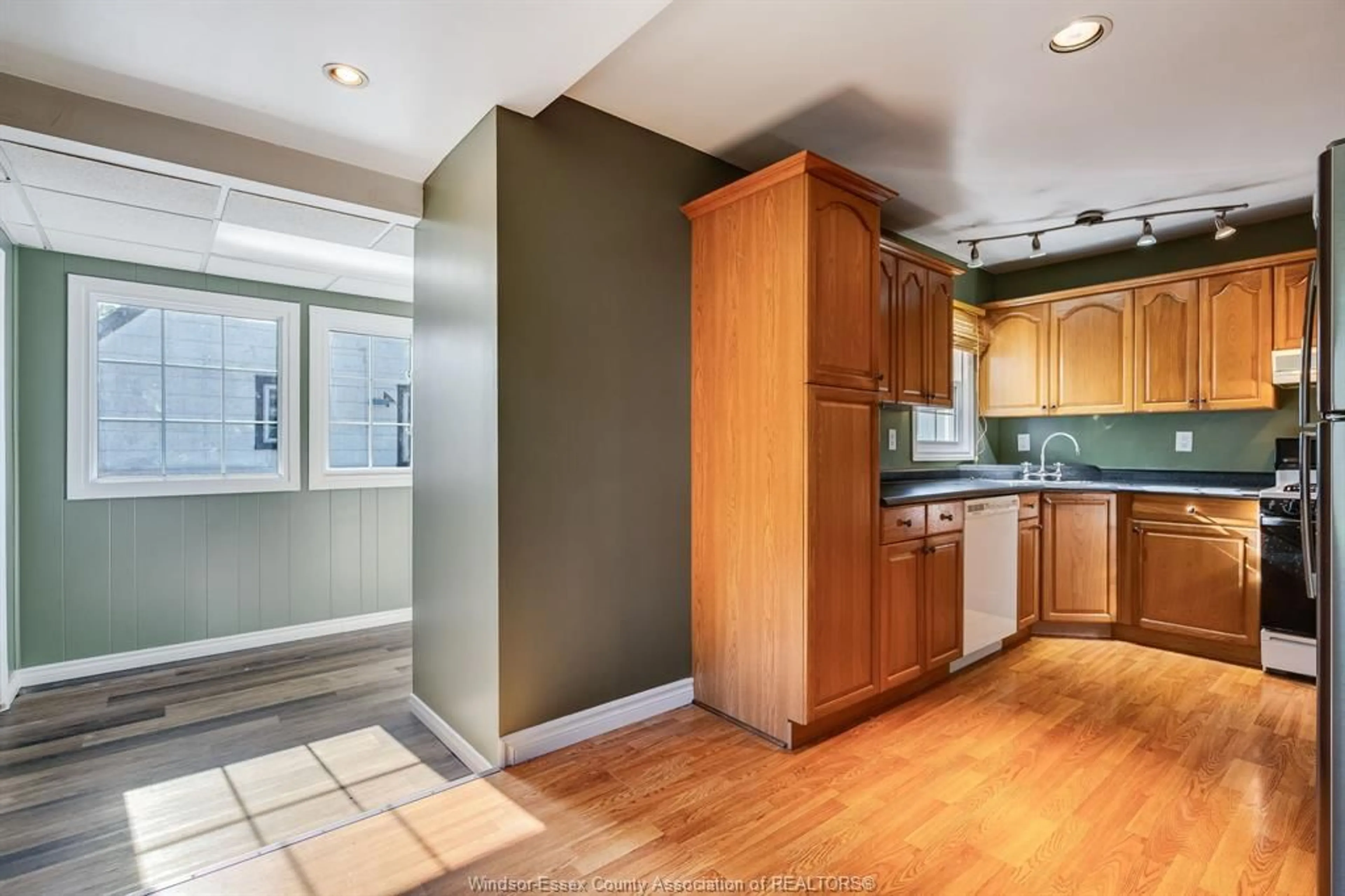 Unknown for 102 Marlborough St, Leamington Ontario N8H 1X3