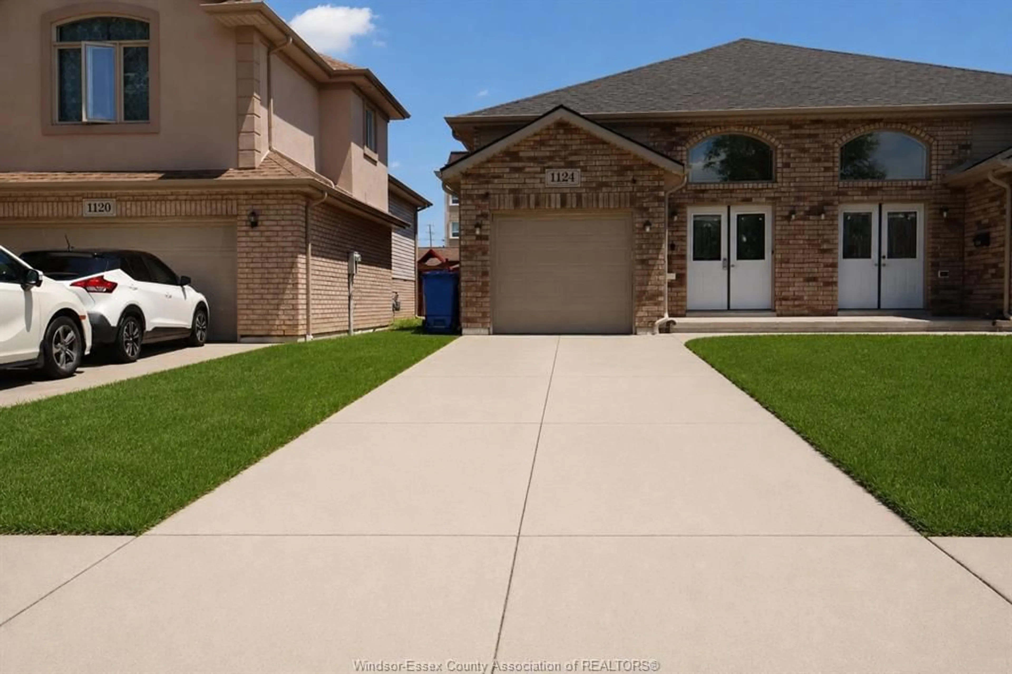 Home with vinyl exterior material, street for 1124 ST PAUL Ave, Windsor Ontario N8S 4T7