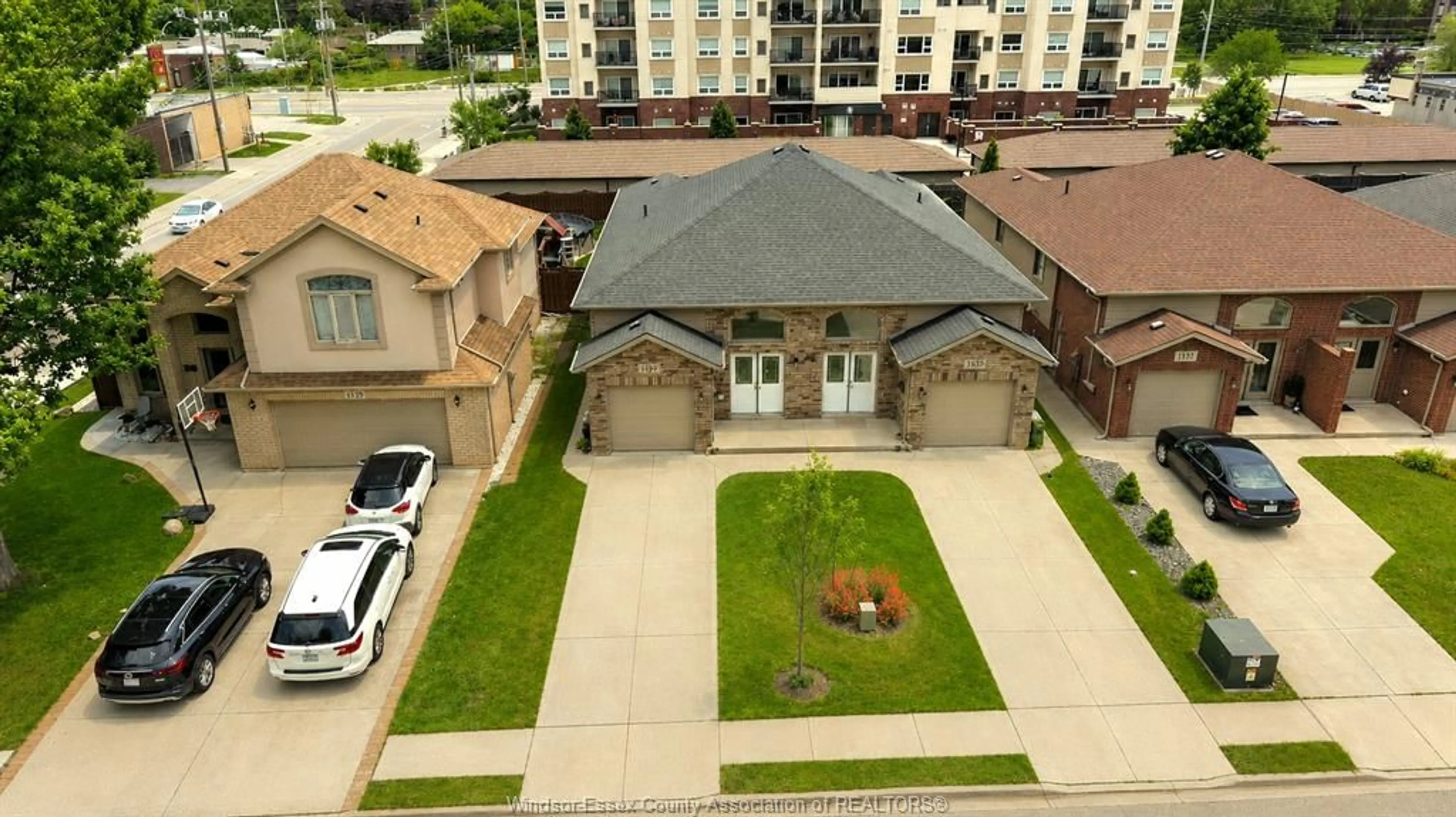 A pic from outside/outdoor area/front of a property/back of a property/a pic from drone, unknown for 1124 ST PAUL Ave, Windsor Ontario N8S 4T7