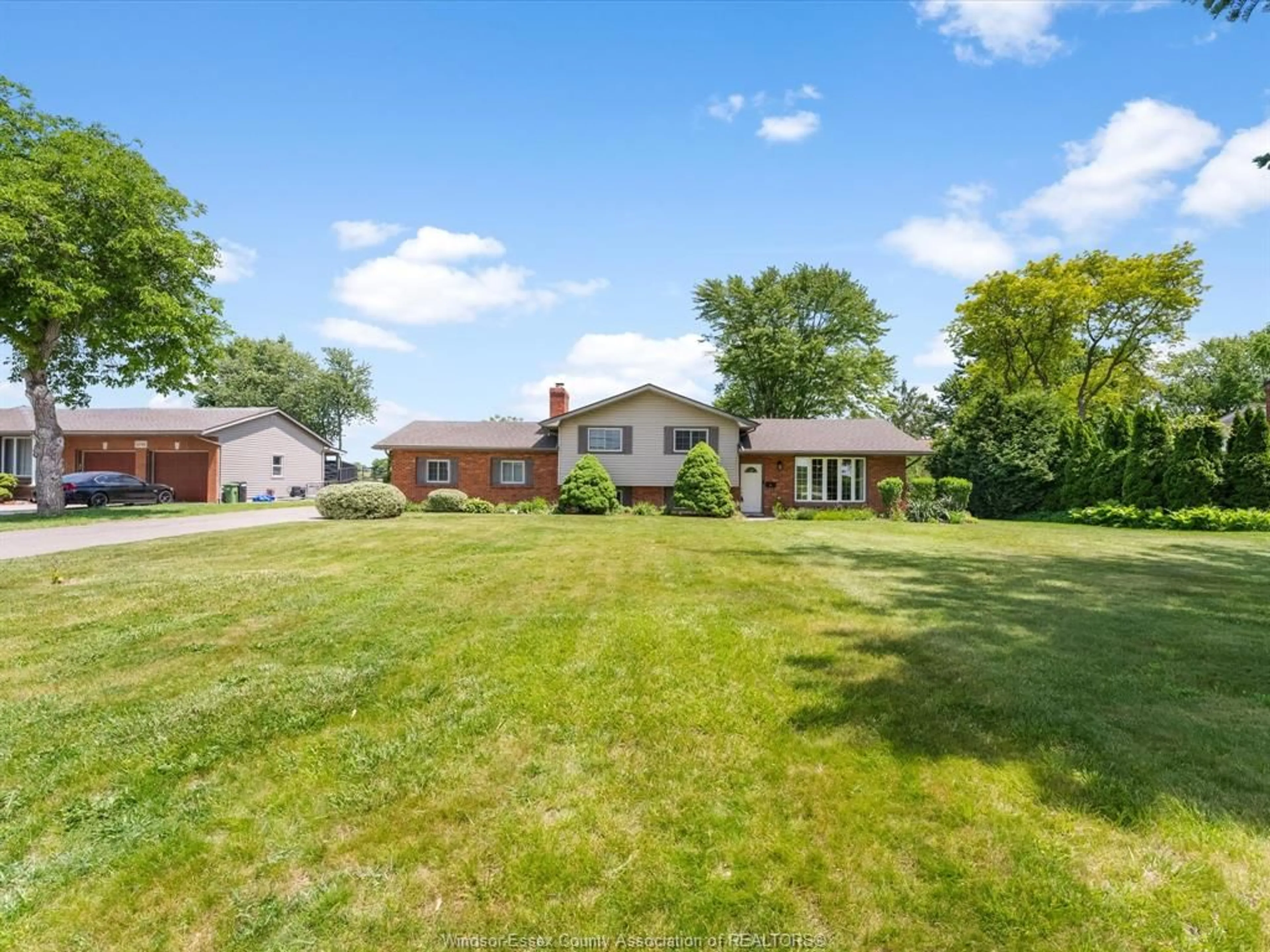 A pic from outside/outdoor area/front of a property/back of a property/a pic from drone, unknown for 6560 DISPUTED Rd, LaSalle Ontario N9H 1X9