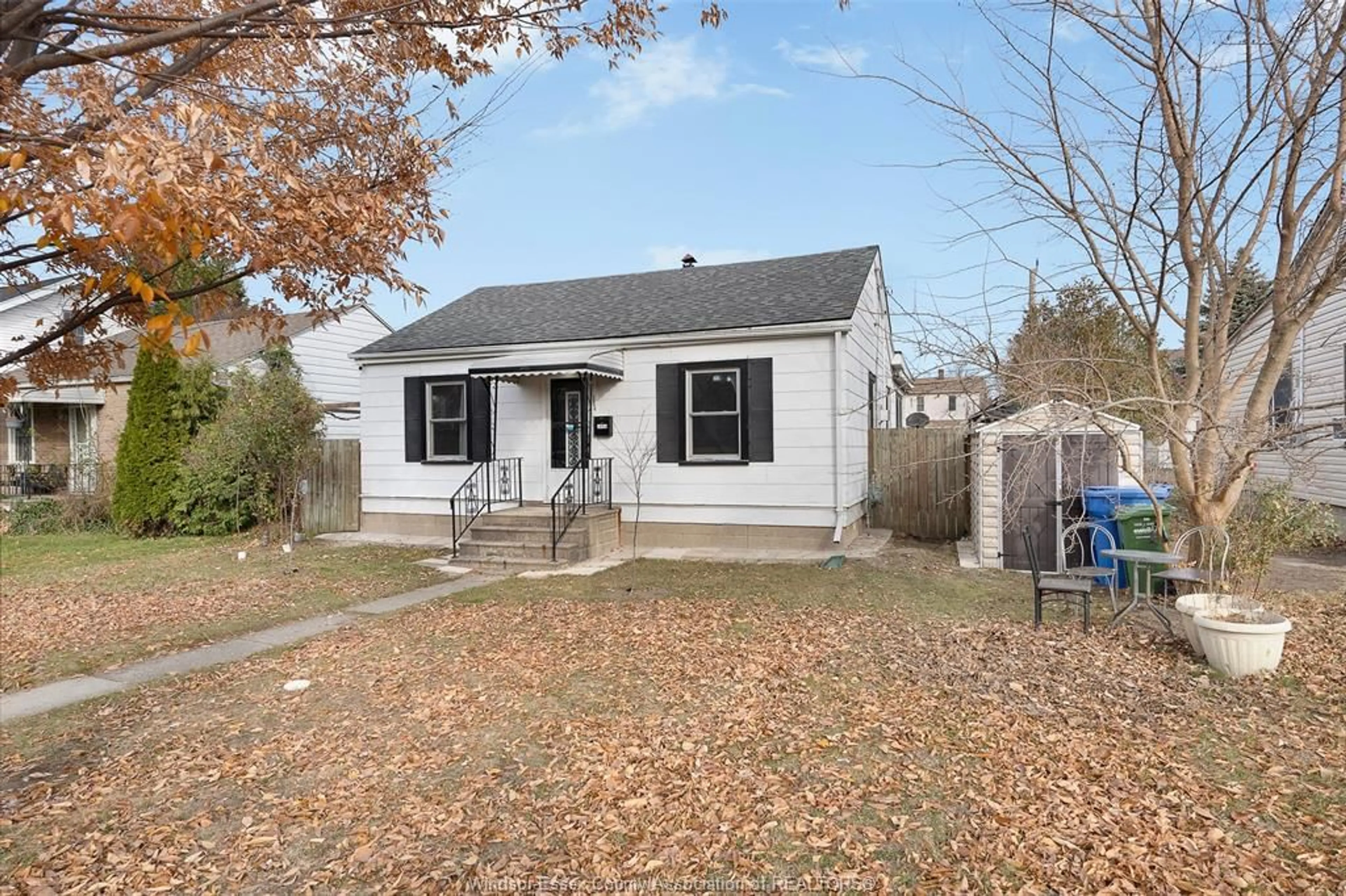 Home with vinyl exterior material, street for 1456 ELSMERE, Windsor Ontario N8X 4G9