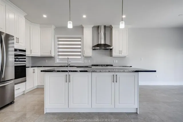 210 COWAN Crt, Amherstburg 4