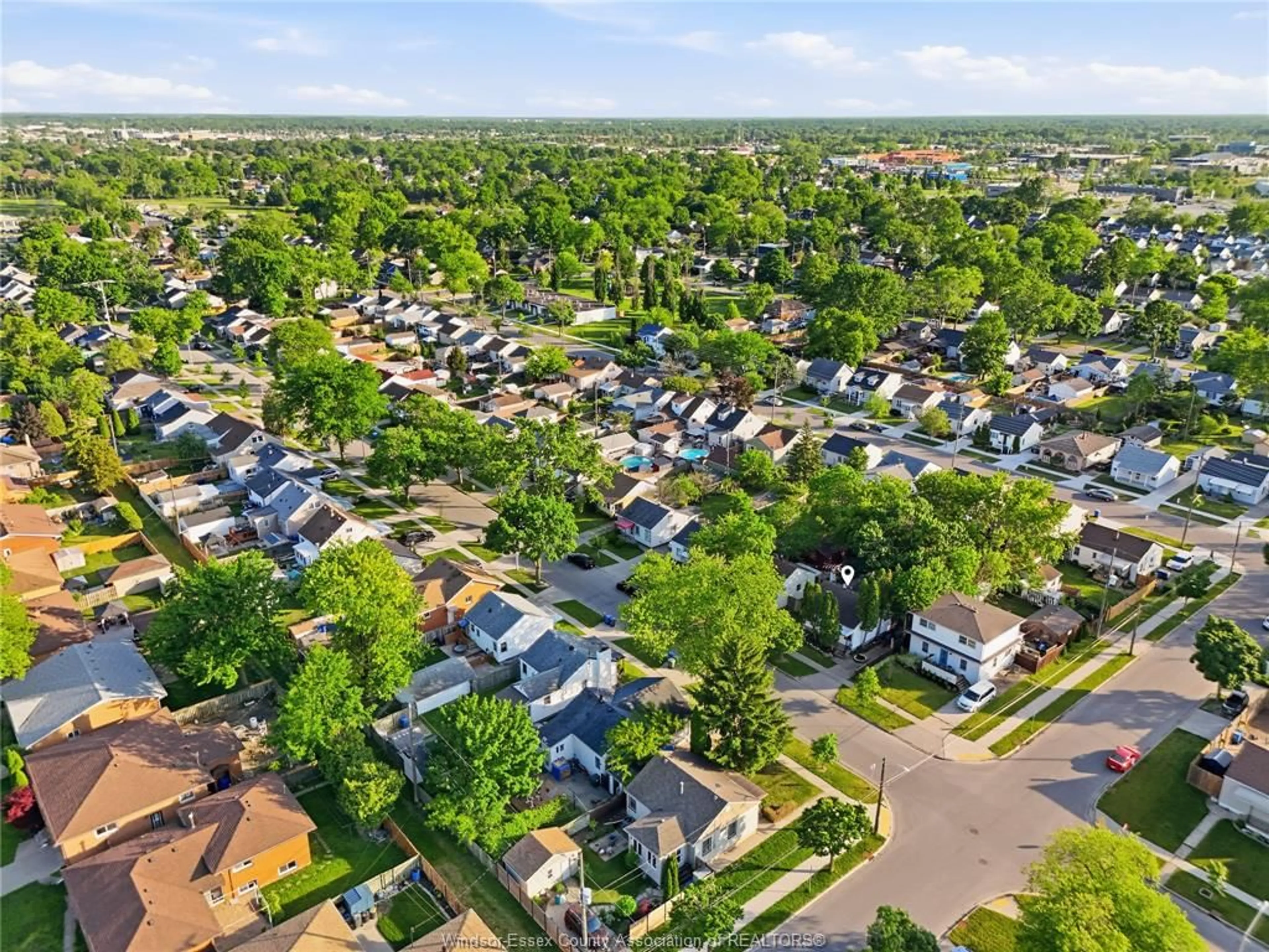A pic from outside/outdoor area/front of a property/back of a property/a pic from drone, street for 2209 FOREST, Windsor Ontario N8W 2G7
