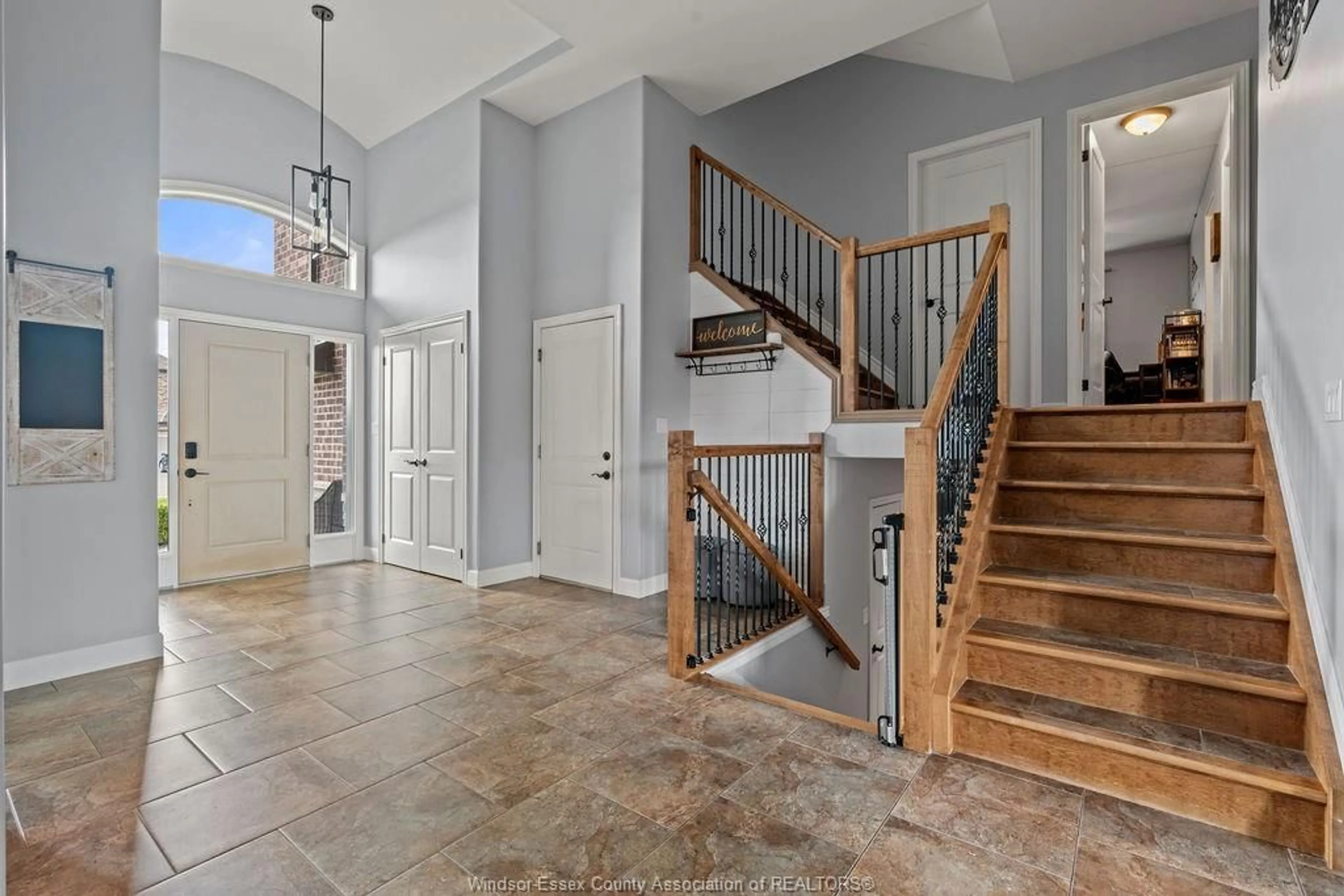 Indoor entryway for 1364 COLONIAL CROSSING, Lakeshore Ontario N8L 0S8