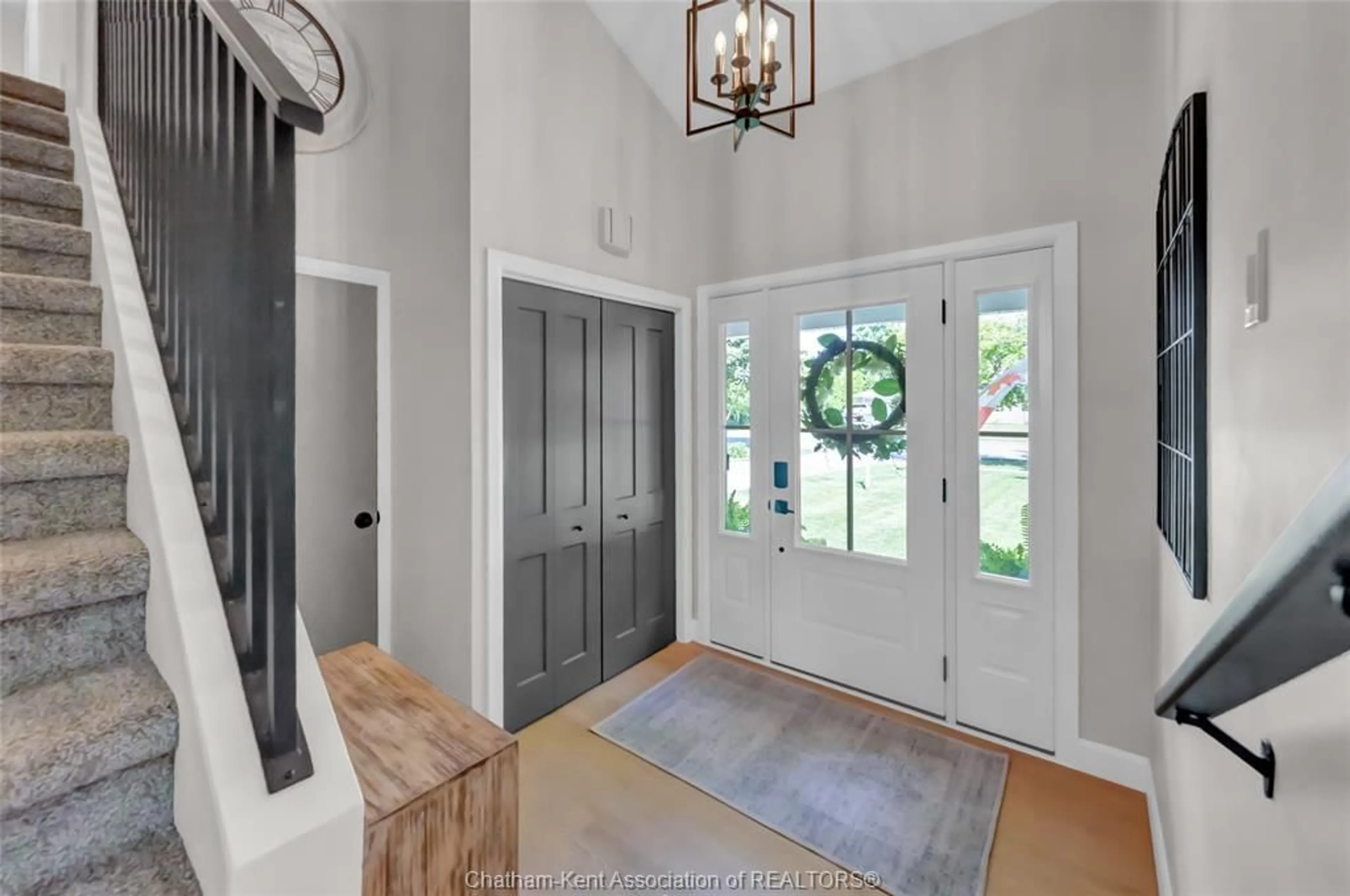 Indoor entryway for 403 Dora Dr, Wallaceburg Ontario N8A 2K2