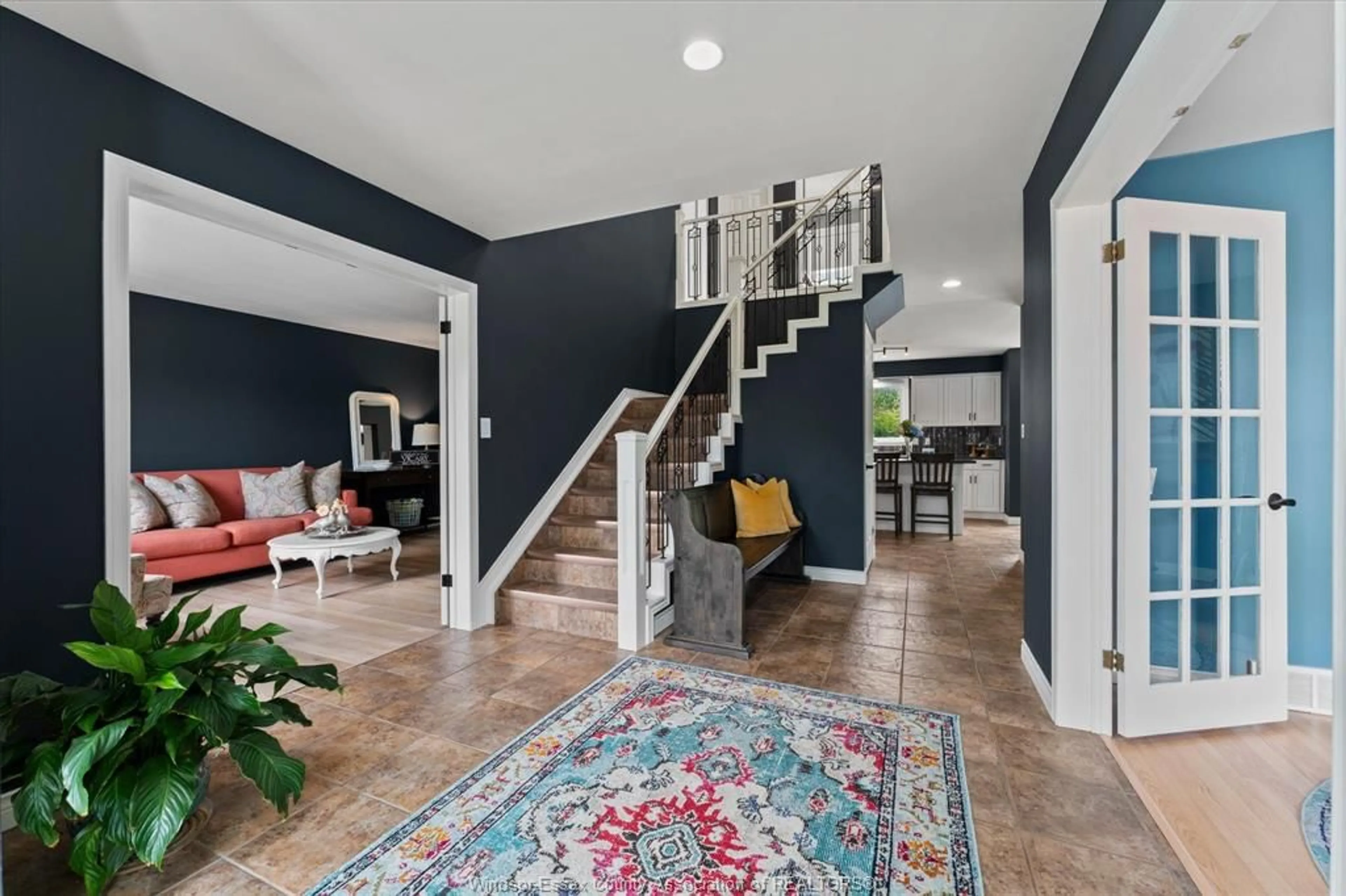 Indoor entryway for 162 MARTIN Dr, Lakeshore Ontario N8L 0Z6