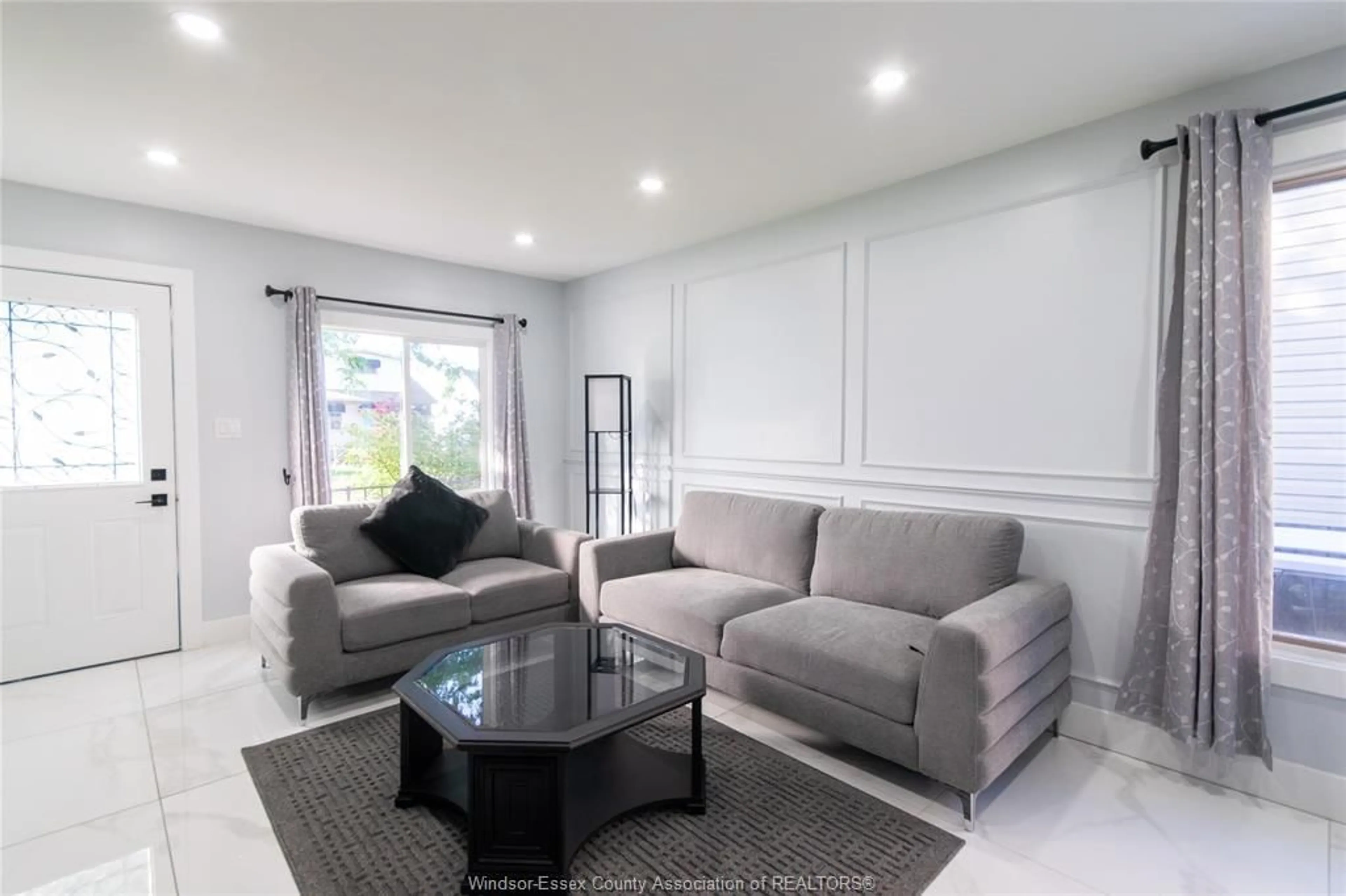 Living room with furniture, unknown for 629 STANLEY, Windsor Ontario N8X 3B3