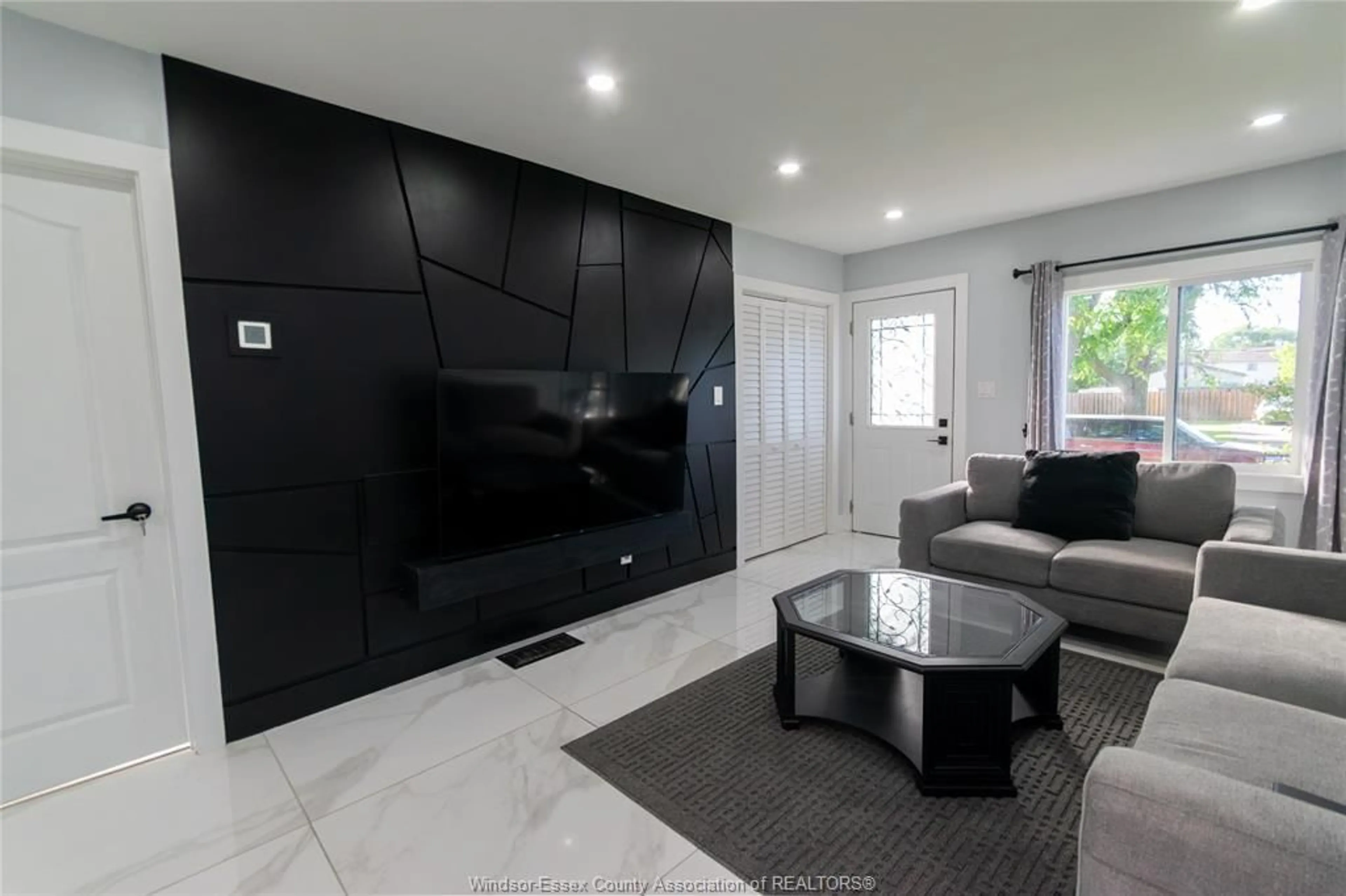 Home theater for 629 STANLEY, Windsor Ontario N8X 3B3