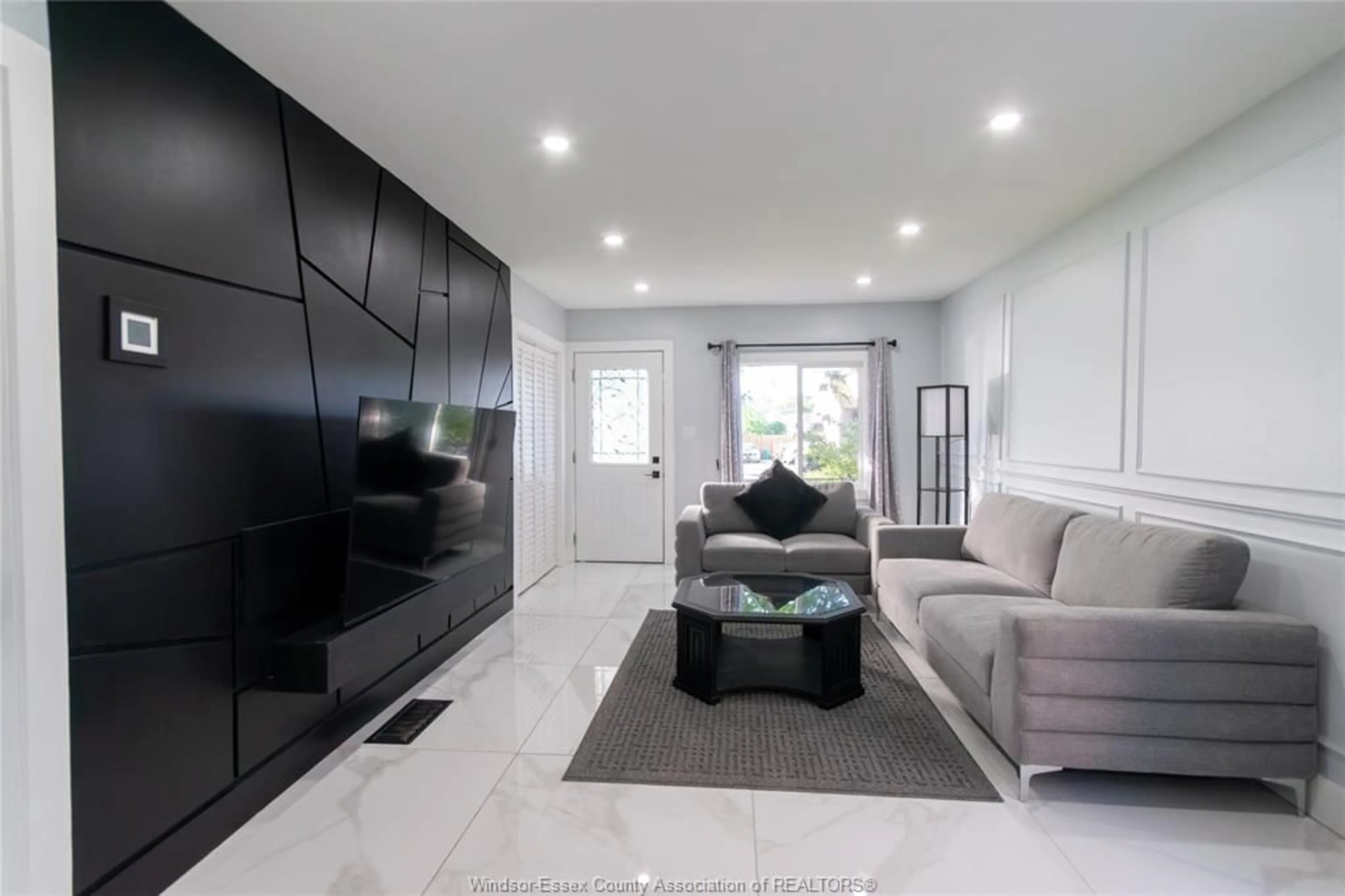 Living room with furniture, unknown for 629 STANLEY, Windsor Ontario N8X 3B3