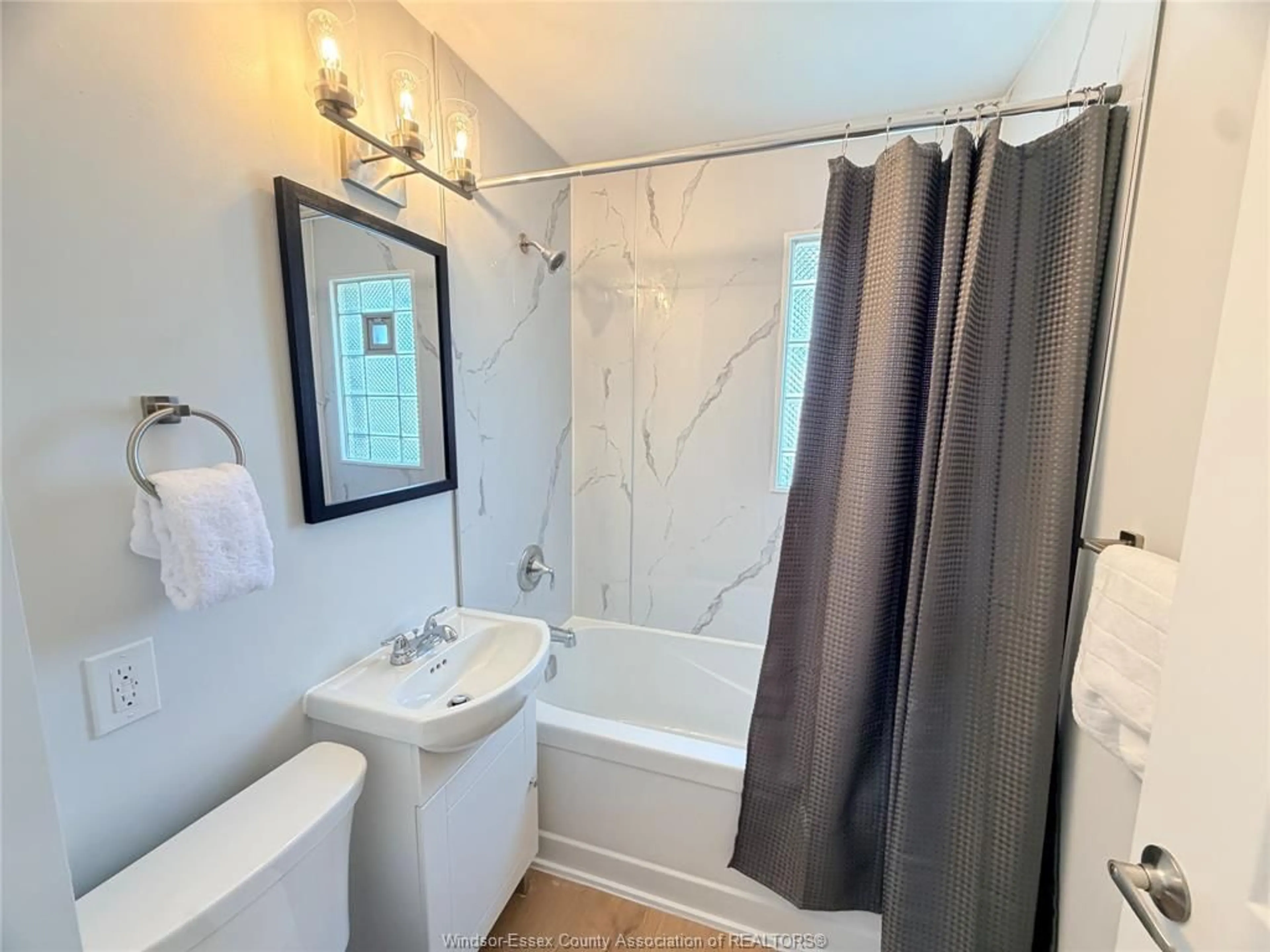 Standard bathroom, ceramic/tile floor for 1651 AUBIN Rd, Windsor Ontario N8Y 4G3