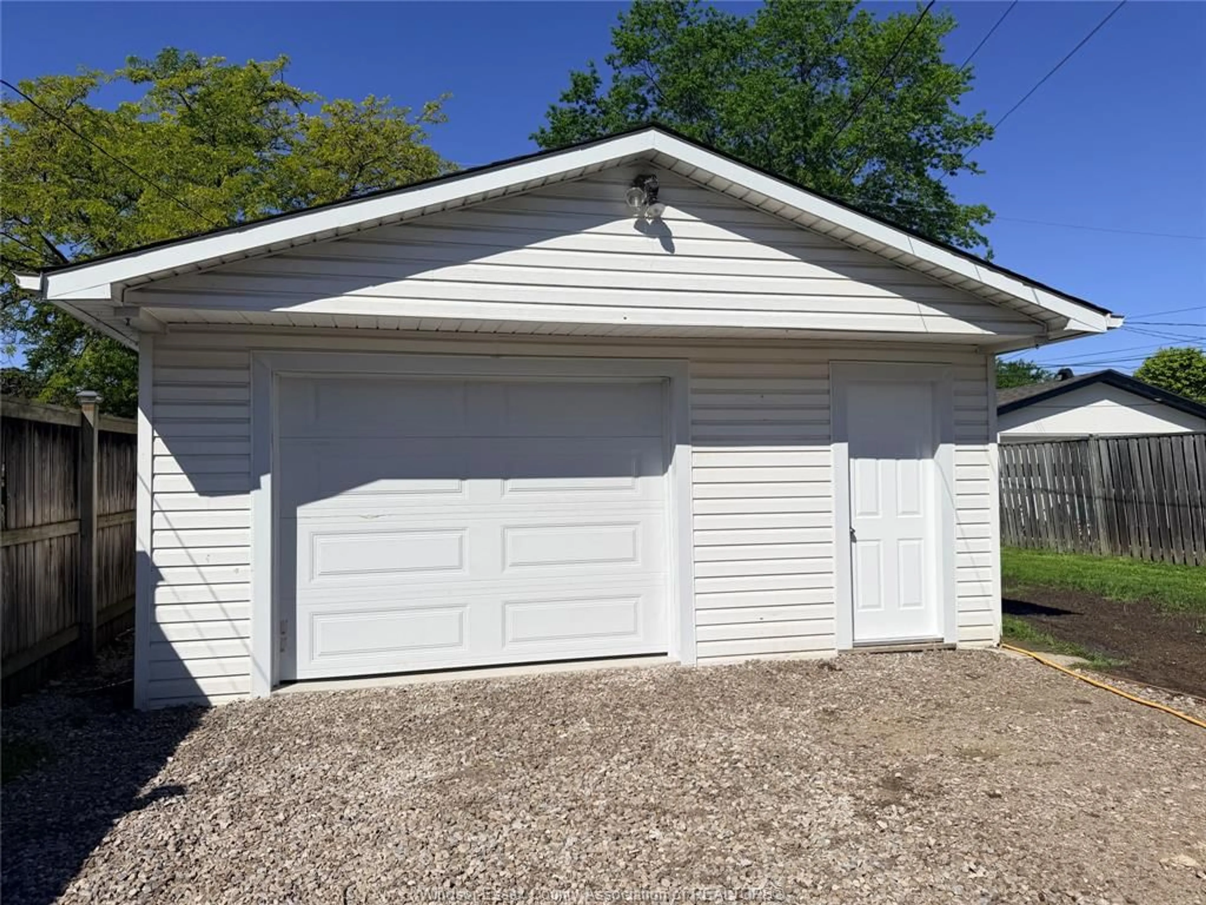 Indoor garage for 1651 AUBIN Rd, Windsor Ontario N8Y 4G3