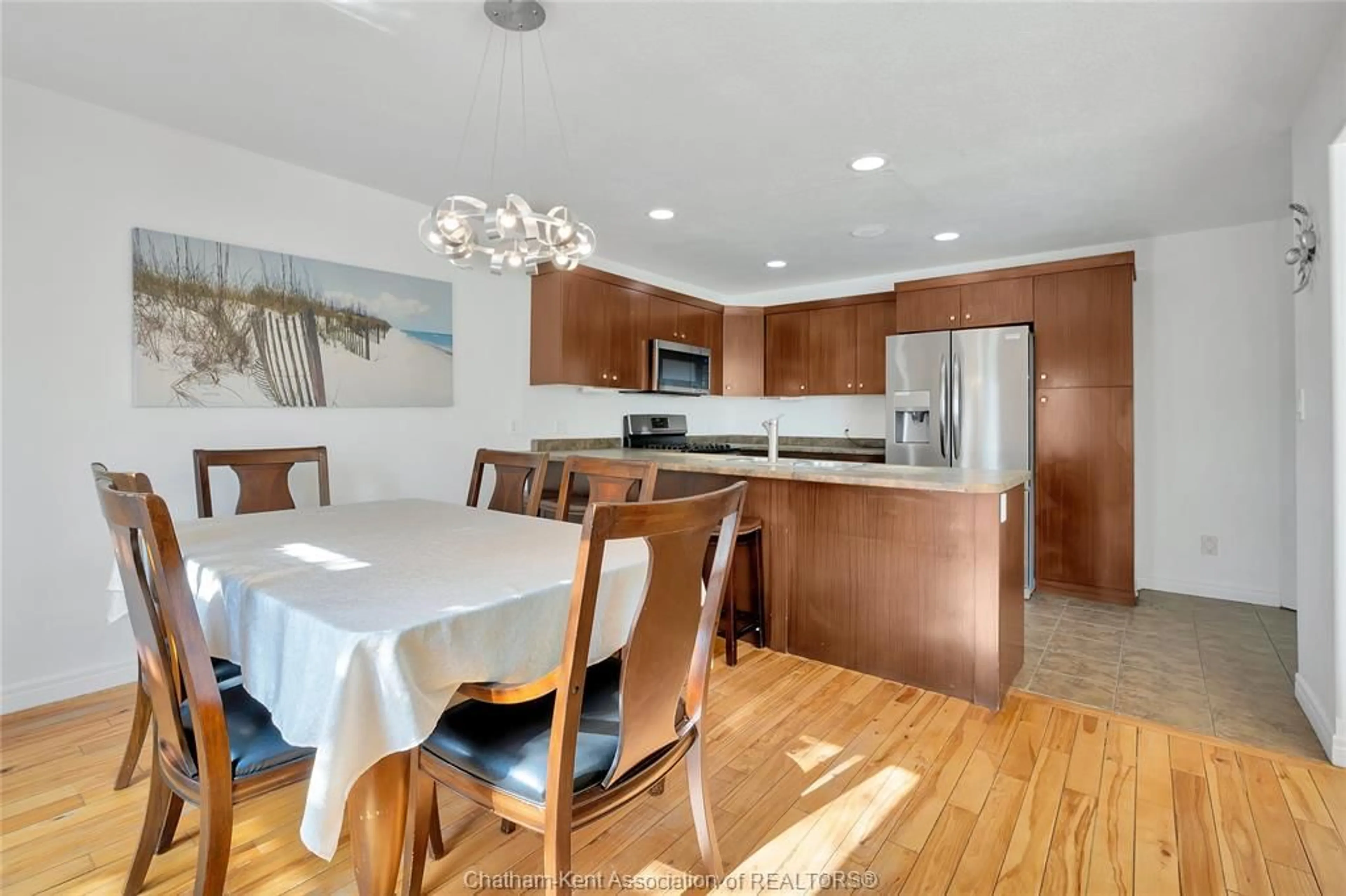 Open concept kitchen, unknown for 208 HUDSON Dr, Chatham Ontario N7L 0A4