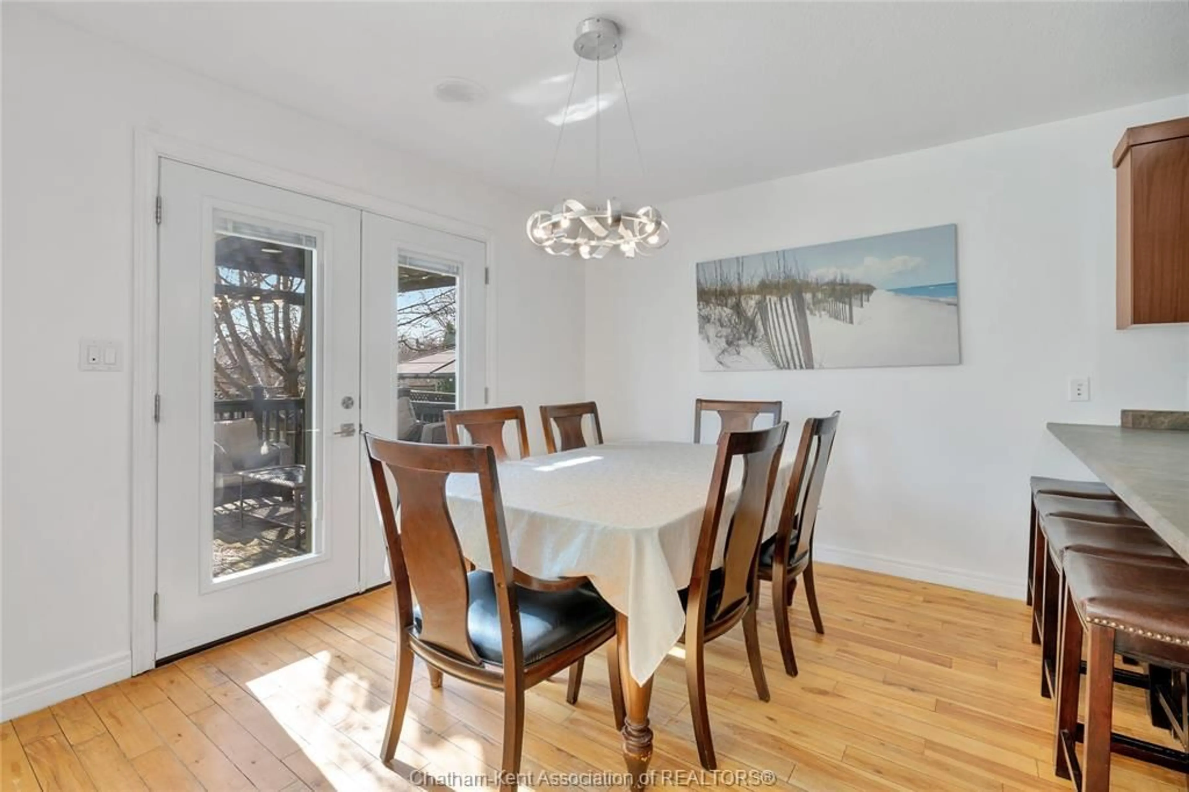 Dining room, wood/laminate floor for 208 HUDSON Dr, Chatham Ontario N7L 0A4