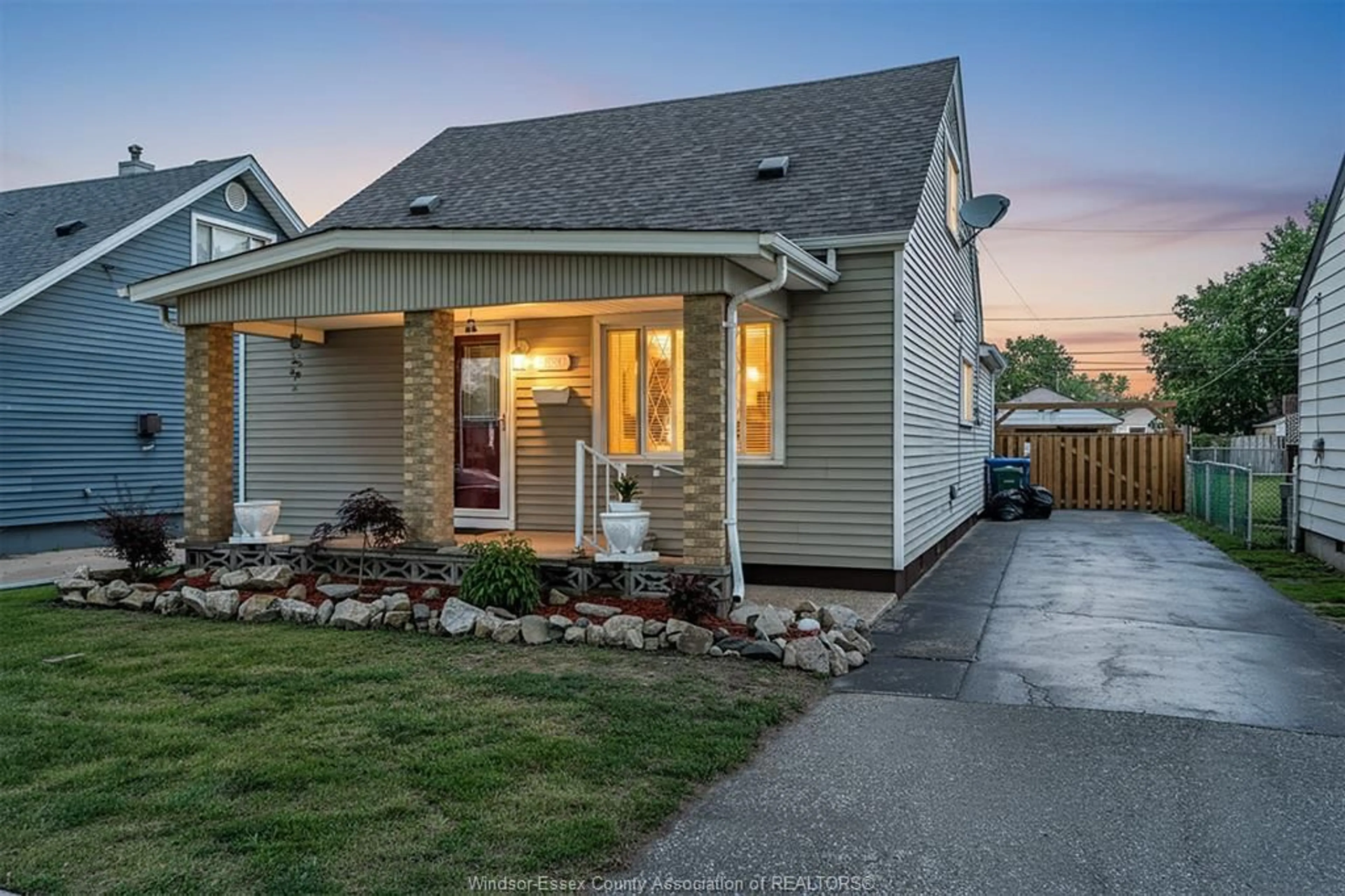 Home with vinyl exterior material, street for 1554 AUBIN Rd, Windsor Ontario N8Y 4G2