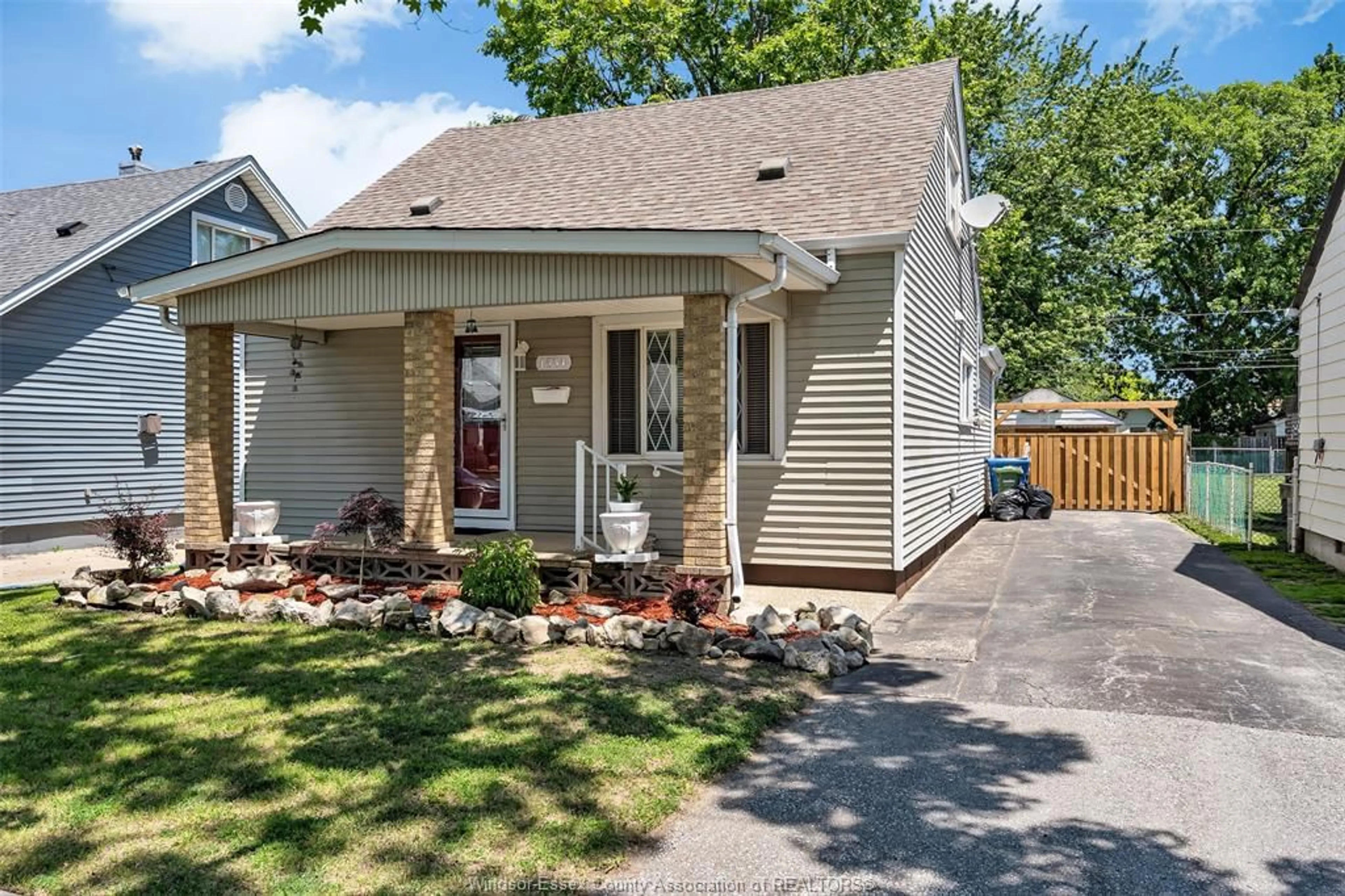Home with brick exterior material, street for 1554 AUBIN Rd, Windsor Ontario N8Y 4G2