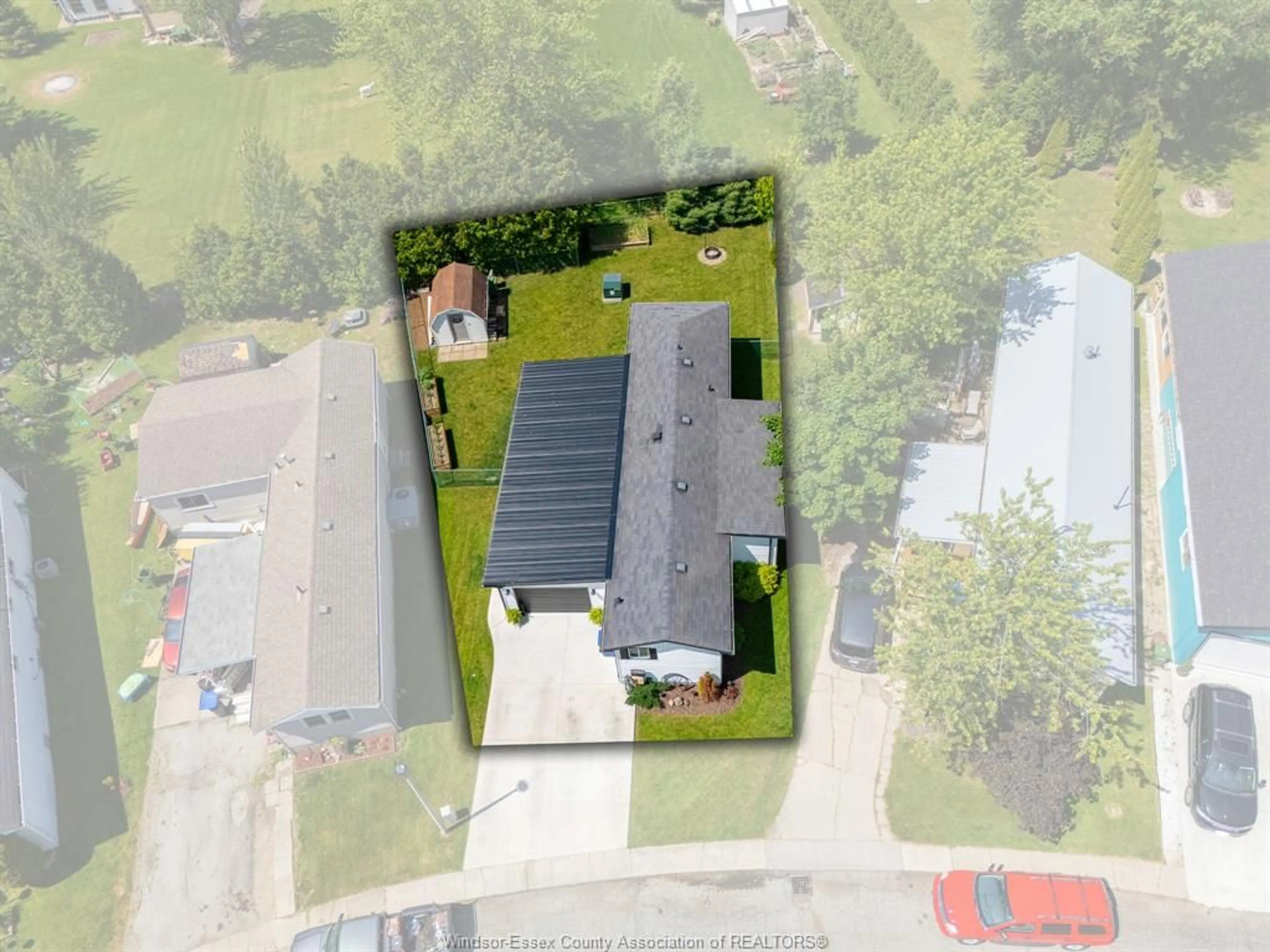 A pic from outside/outdoor area/front of a property/back of a property/a pic from drone, street for 31 DANA DRIVE, Essex Ontario N8M 1Z1