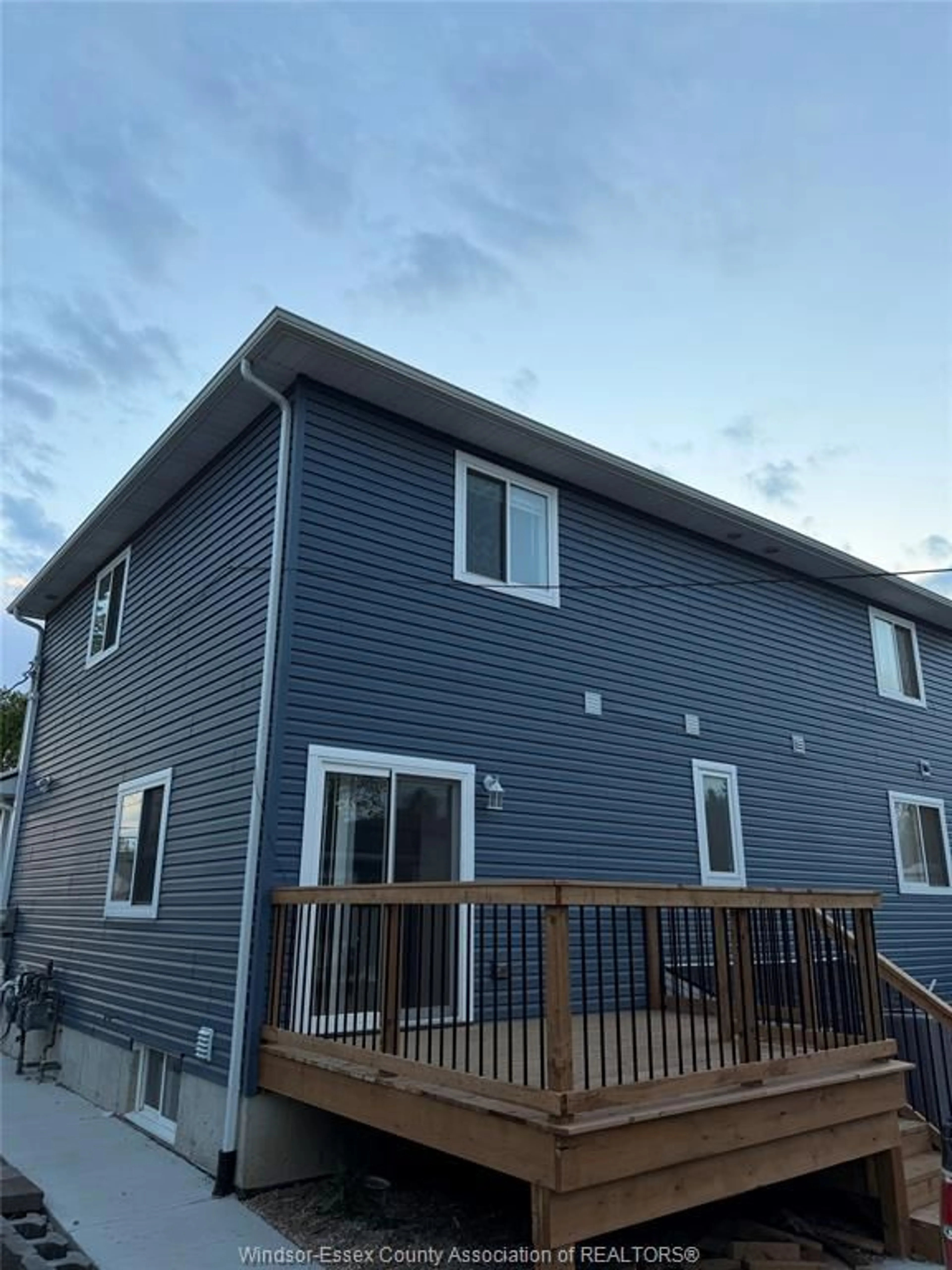 Home with vinyl exterior material, building for 2936 LANGLOIS Ave, Windsor Ontario N8X 4M7