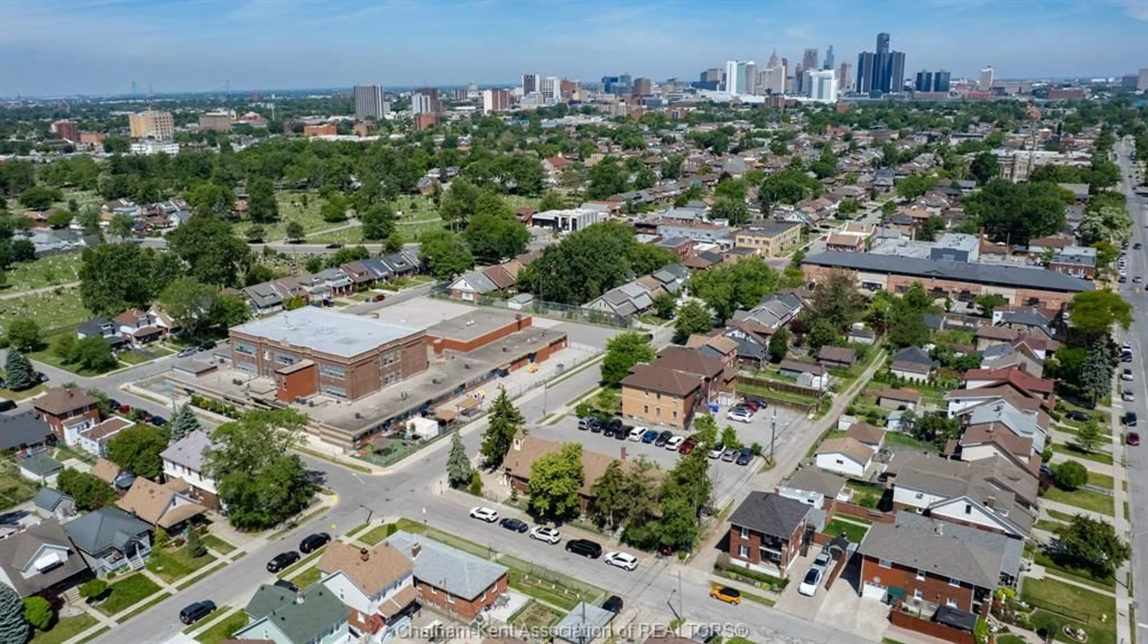 A pic from outside/outdoor area/front of a property/back of a property/a pic from drone, city buildings view from balcony for 1402 Elsmere Ave, Windsor Ontario N8X 4G9