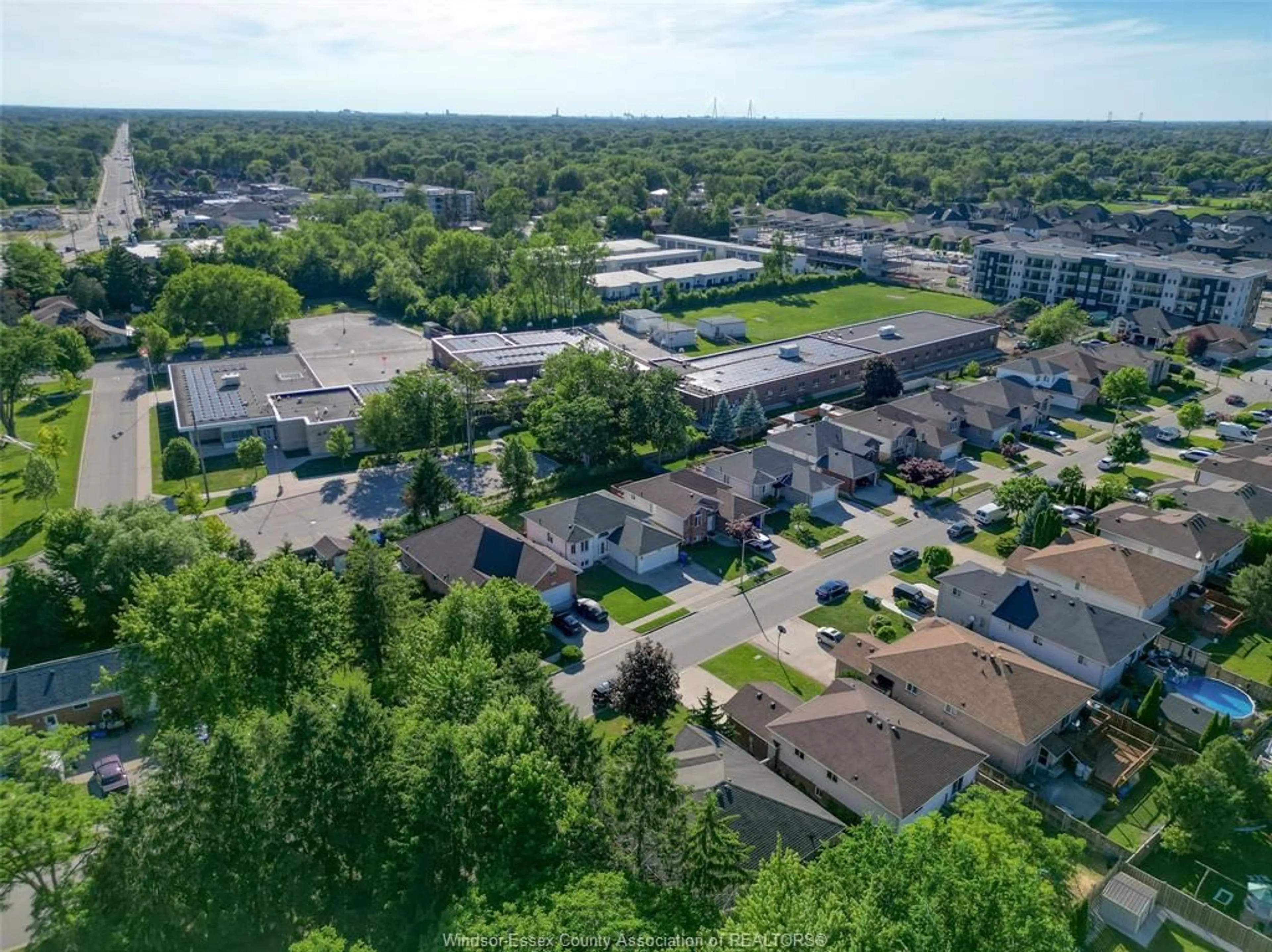 A pic from outside/outdoor area/front of a property/back of a property/a pic from drone, street for 3867 CLARA Ave, Windsor Ontario N9E 4X6