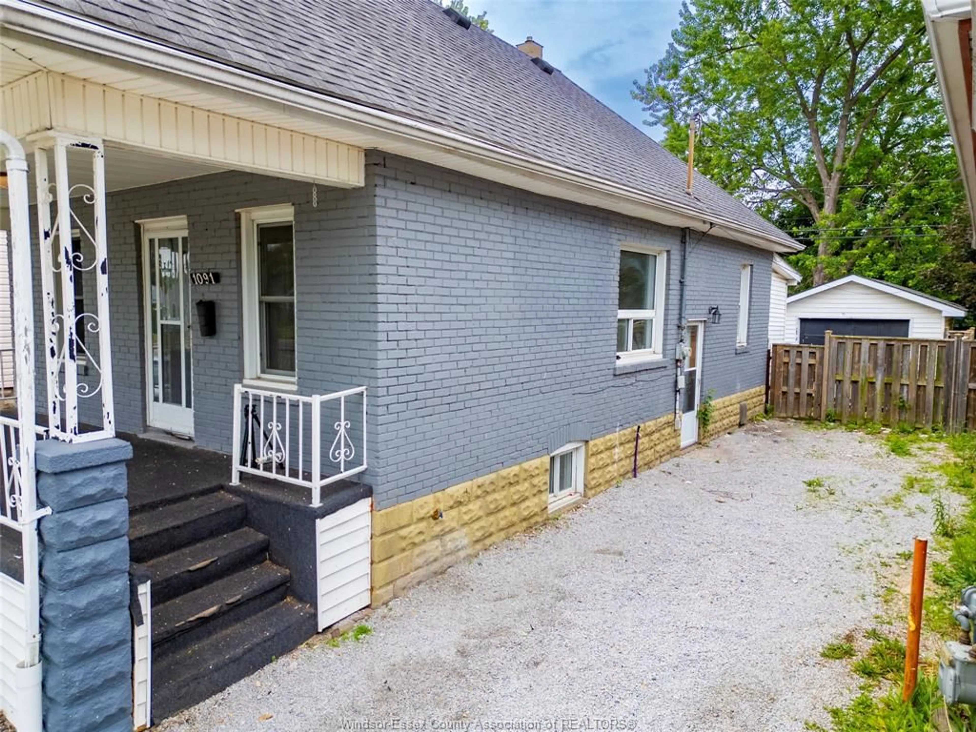 Unknown for 1091 LENA, Windsor Ontario N9C 3K3