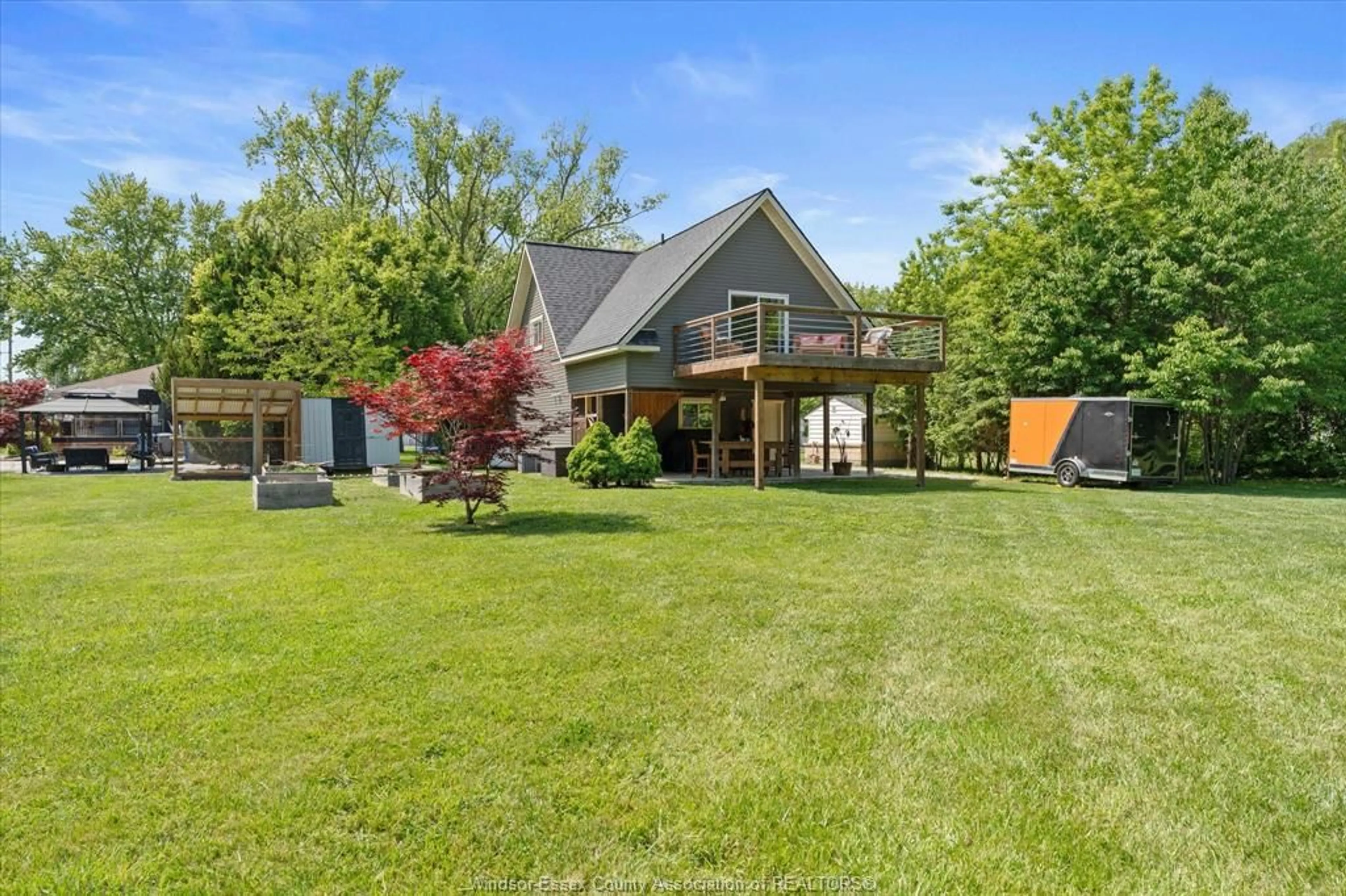 A pic from outside/outdoor area/front of a property/back of a property/a pic from drone, unknown for 1109 FRONT Rd #PT 2, Amherstburg Ontario N9V 2Y8