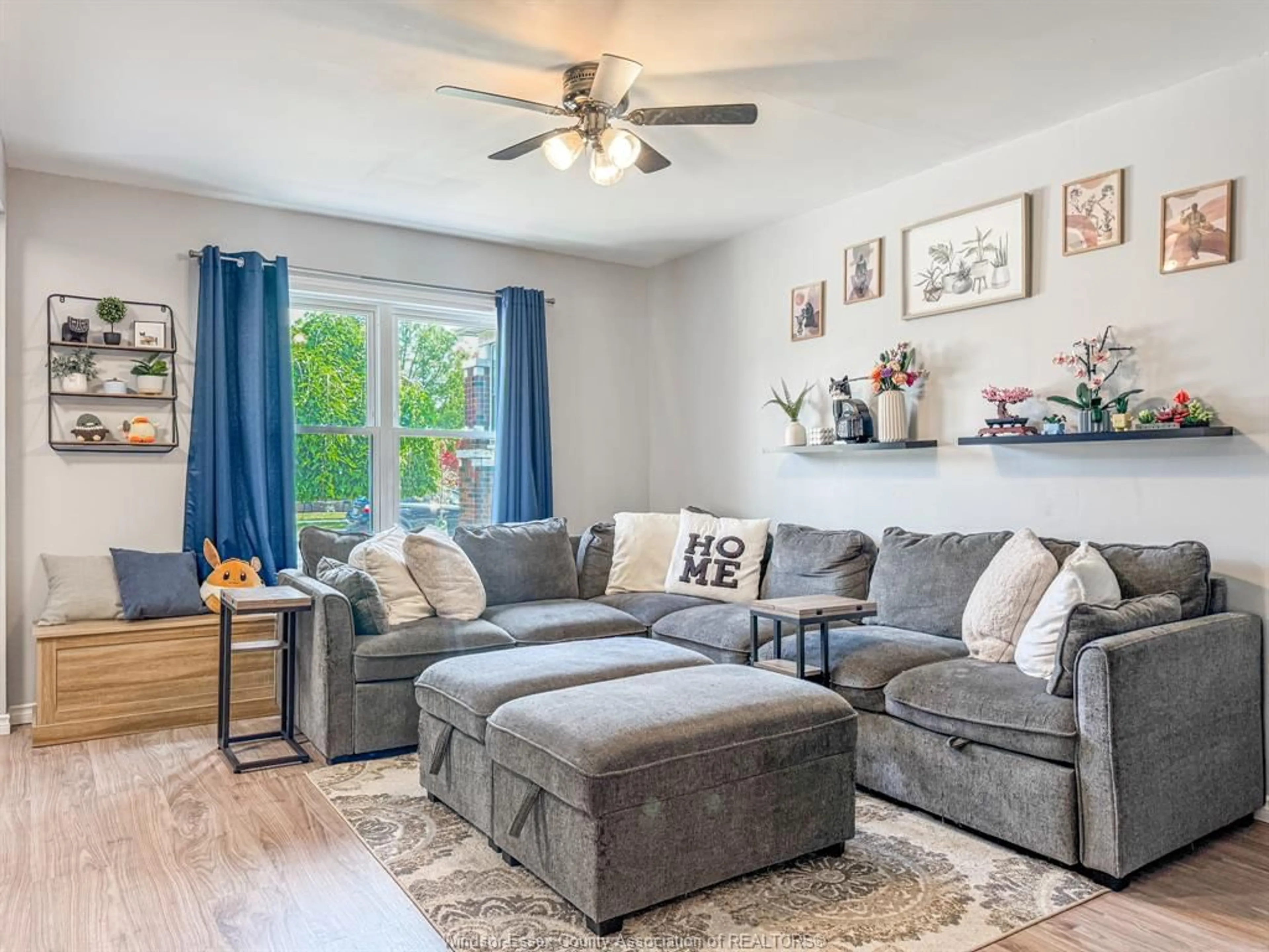 Living room with furniture, wood/laminate floor for 1639 ST LUKE, Windsor Ontario N8Y 3N4