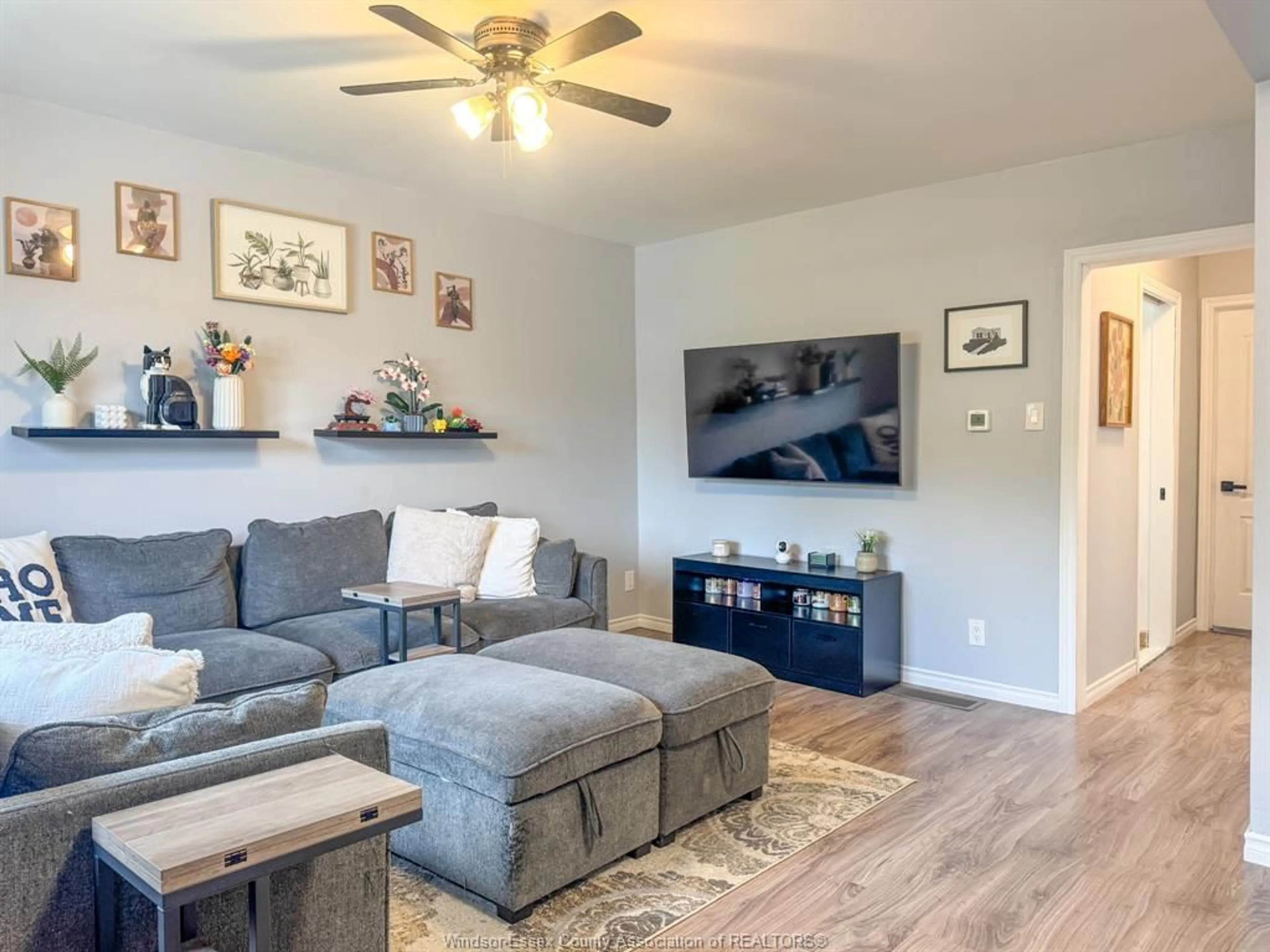 Living room with furniture, wood/laminate floor for 1639 ST LUKE, Windsor Ontario N8Y 3N4