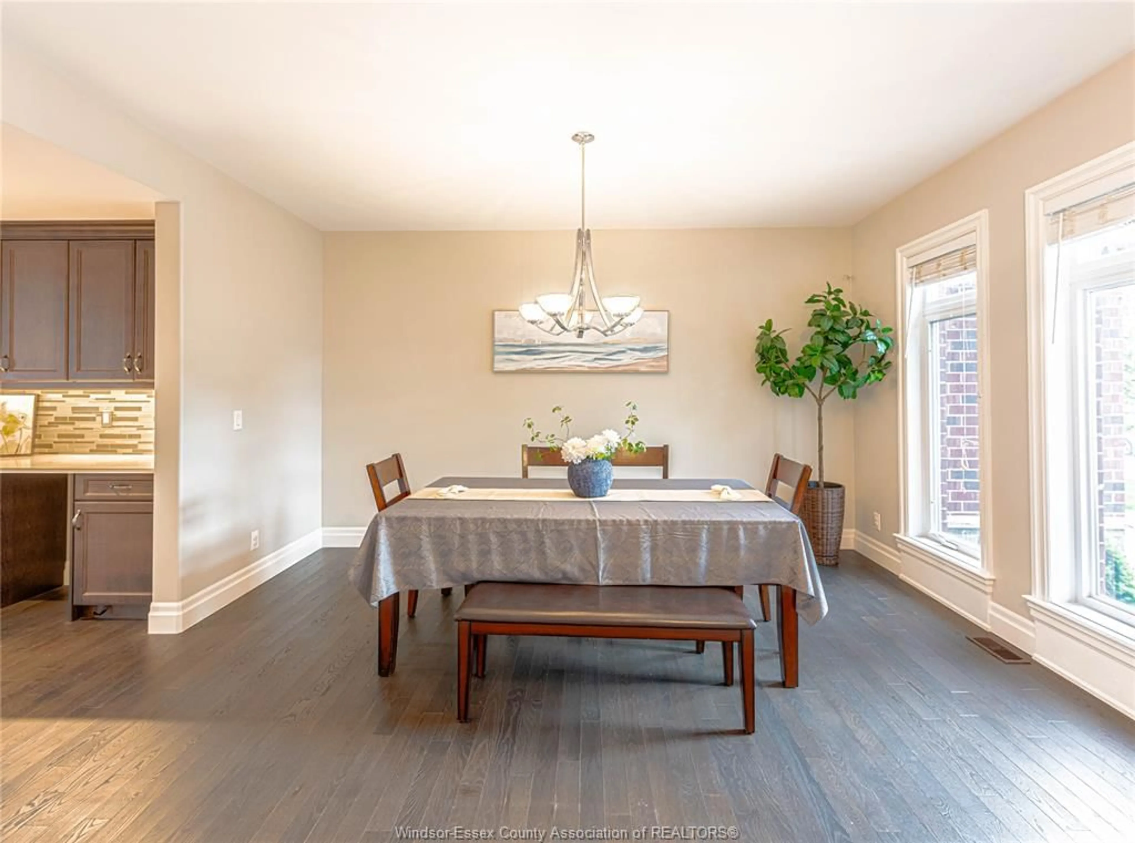 Dining room, wood/laminate floor for 4146 DAYTONA Ave, LaSalle Ontario N9H 0G8