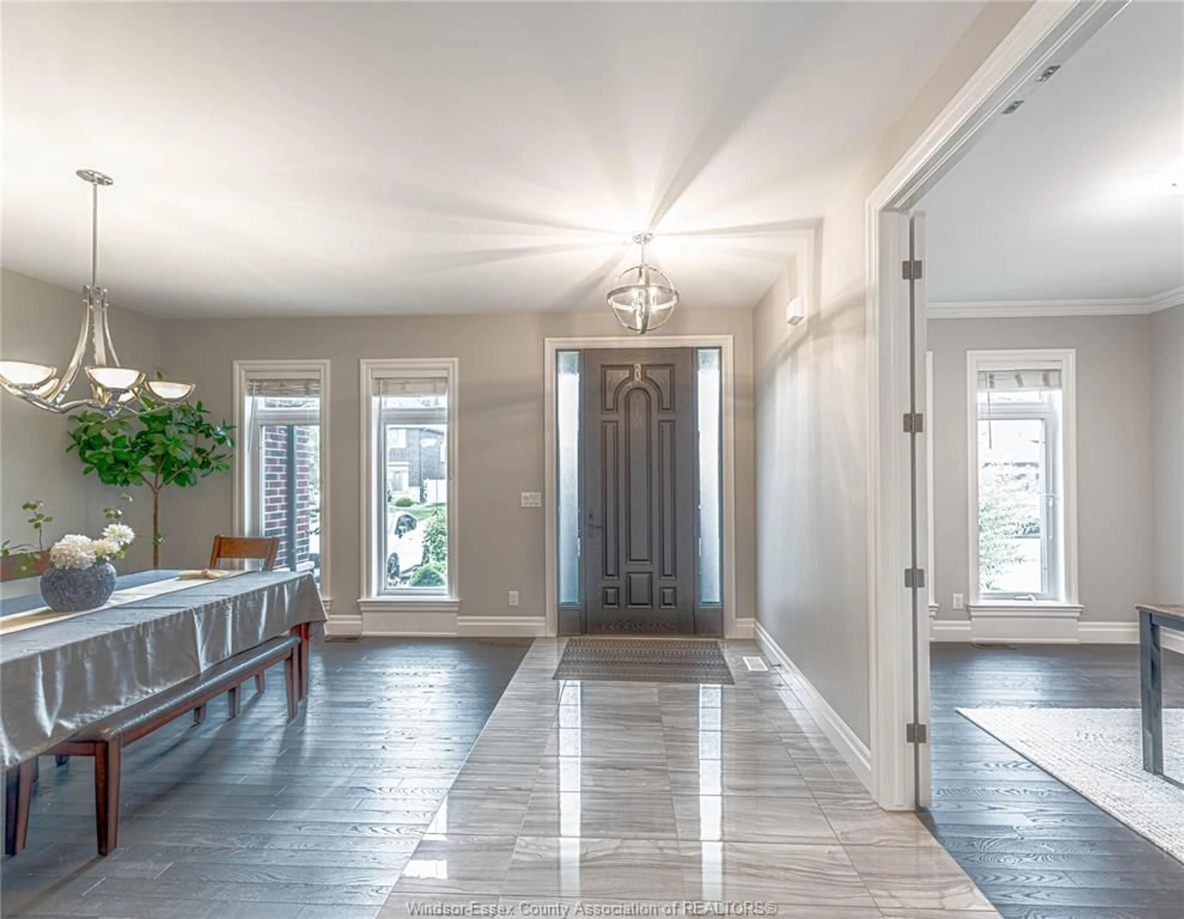 Indoor entryway for 4146 DAYTONA Ave, LaSalle Ontario N9H 0G8