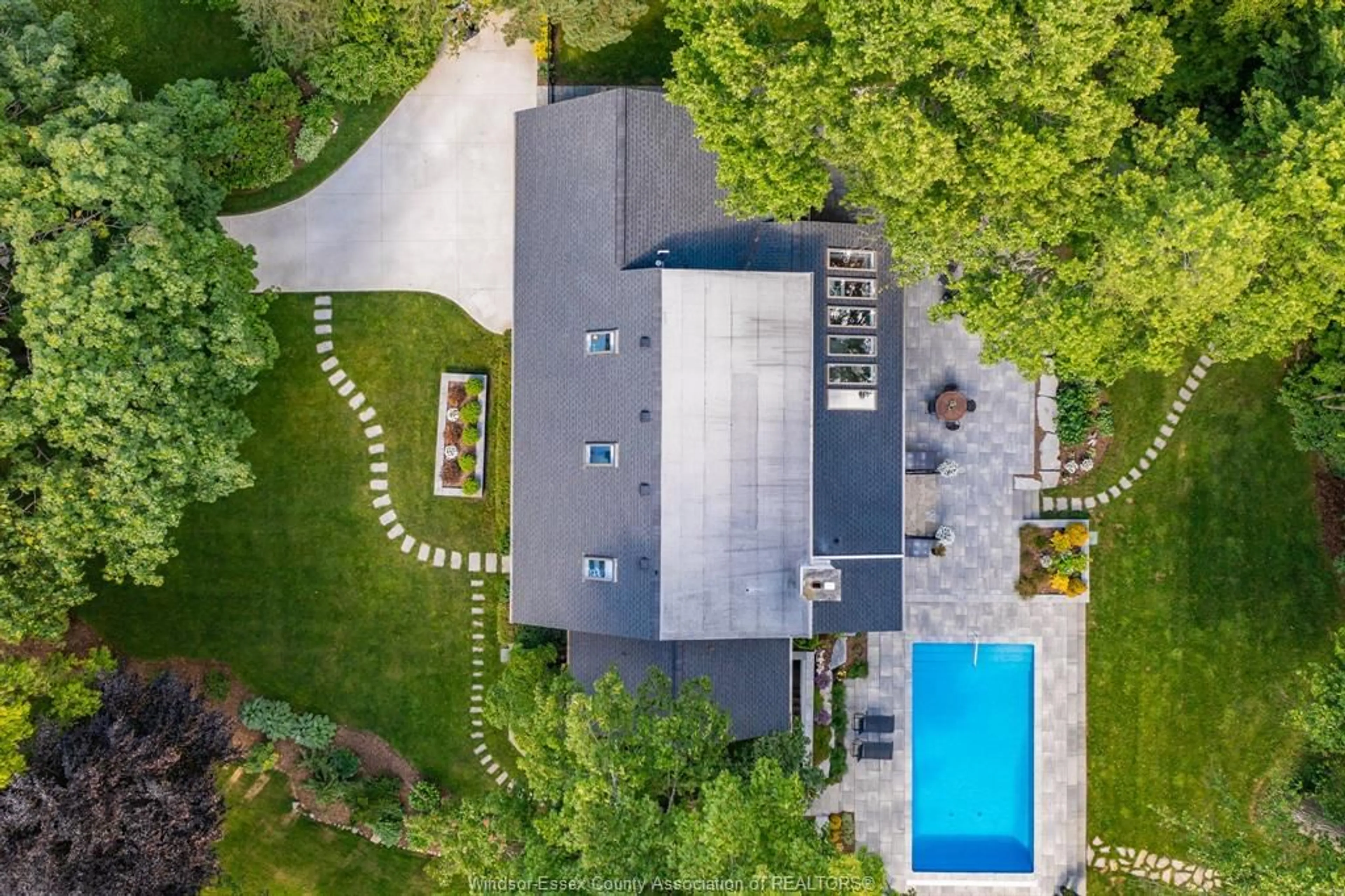 A pic from outside/outdoor area/front of a property/back of a property/a pic from drone, unknown for 3073 CENTENNIAL, Kingsville Ontario N8H 4G6