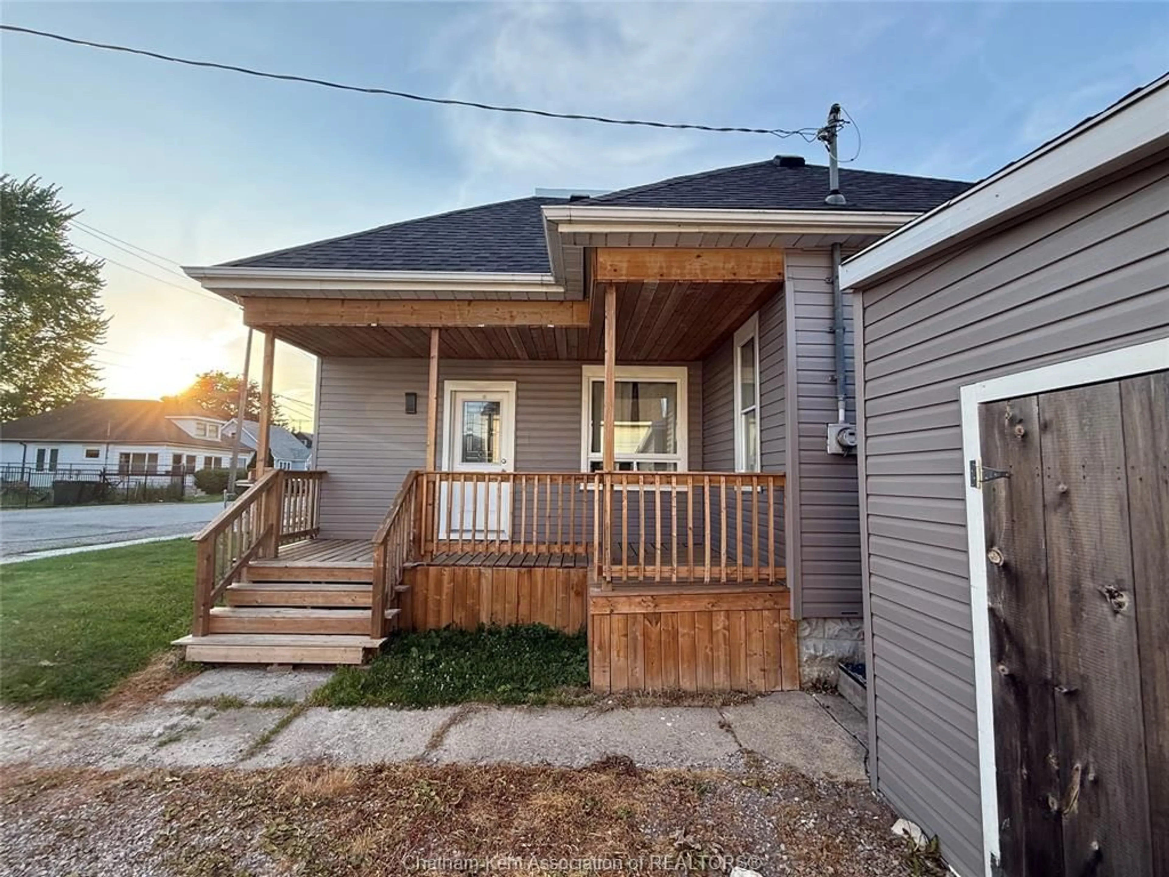 Home with vinyl exterior material, street for 318 LAFONTAINE St, Wallaceburg Ontario N8A 4H9