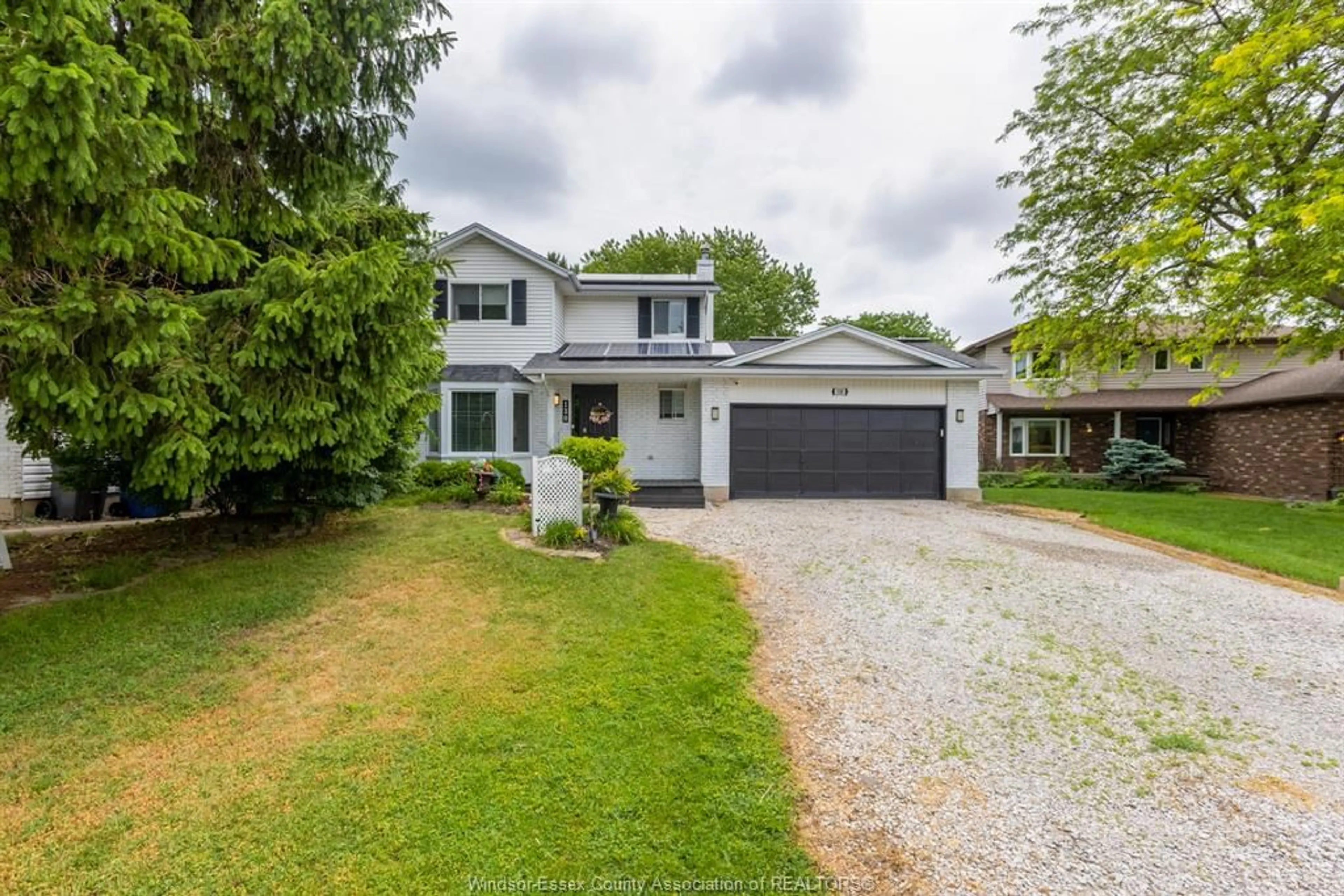 A pic from outside/outdoor area/front of a property/back of a property/a pic from drone, street for 130 ROYAL Cres, Belle River Ontario N0R 1A0