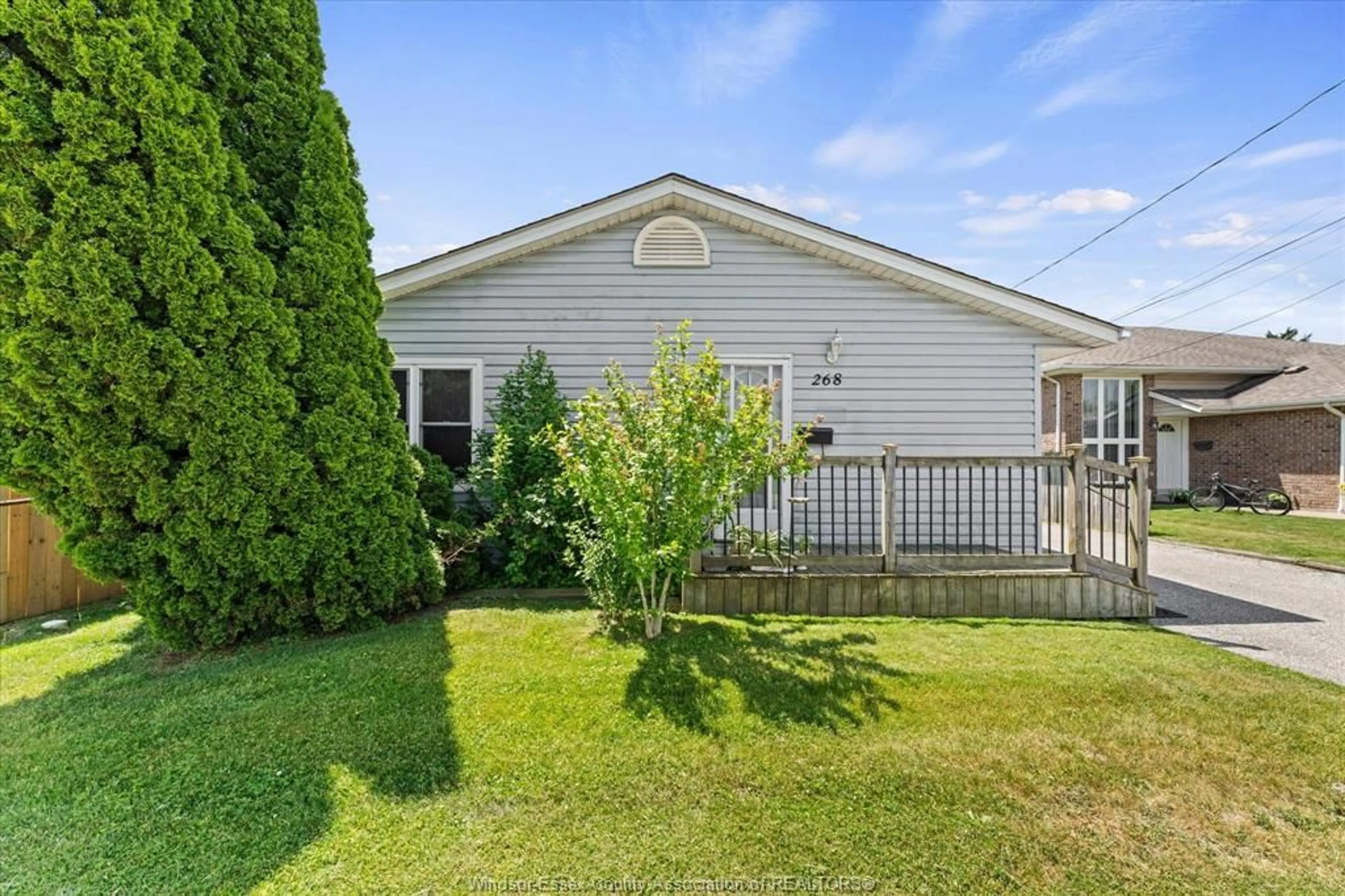 Home with vinyl exterior material, street for 268 KEMPT St, Amherstburg Ontario N9V 2H8