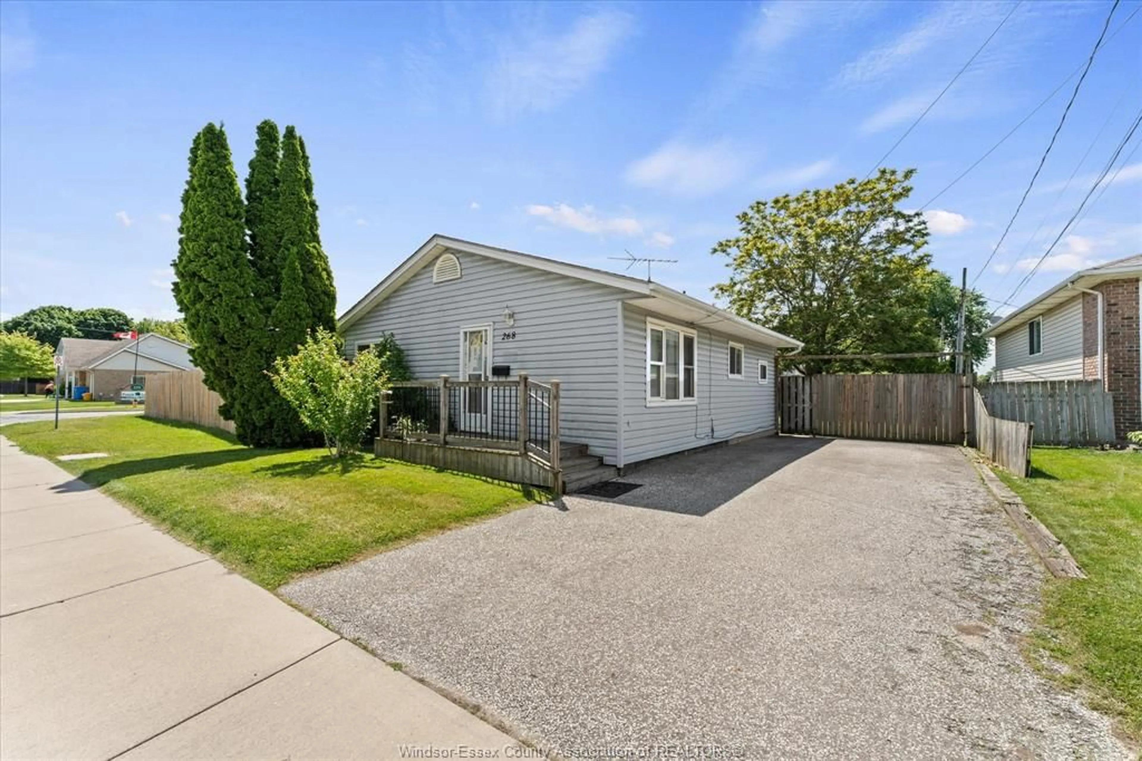 A pic from outside/outdoor area/front of a property/back of a property/a pic from drone, street for 268 KEMPT St, Amherstburg Ontario N9V 2H8