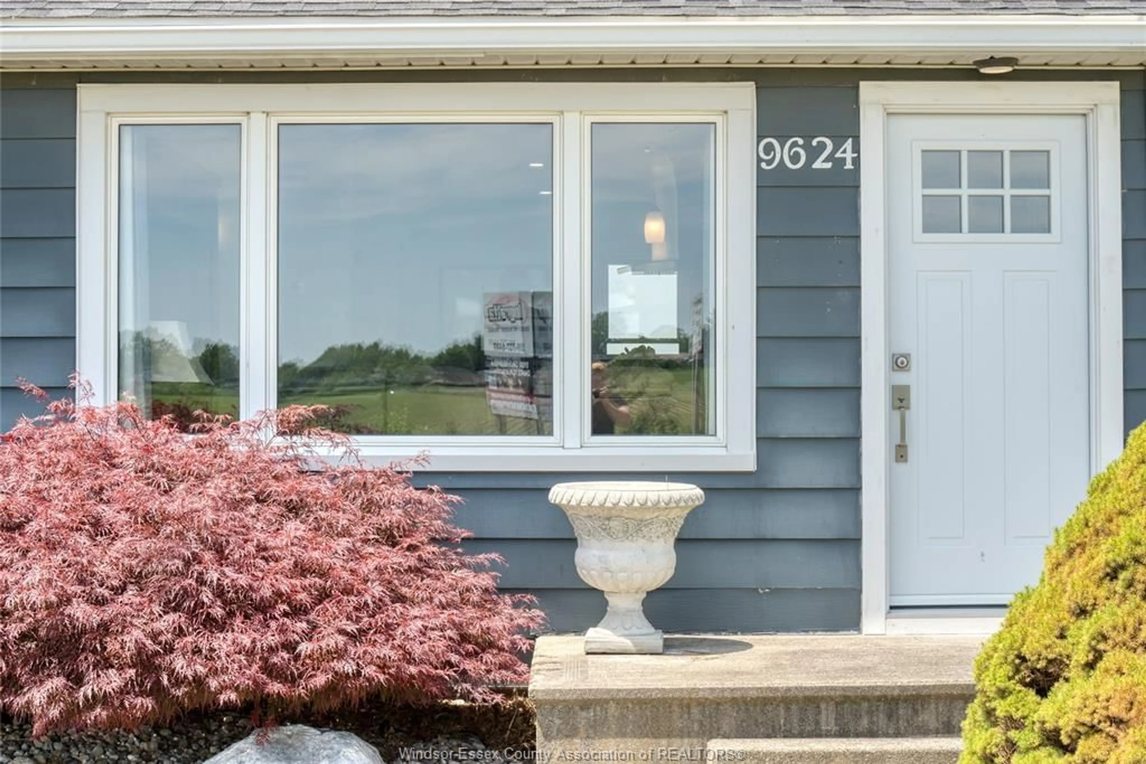 Home with vinyl exterior material, water/lake/river/ocean view for 9624 WALKER Rd, McGregor Ontario N0R 1J0