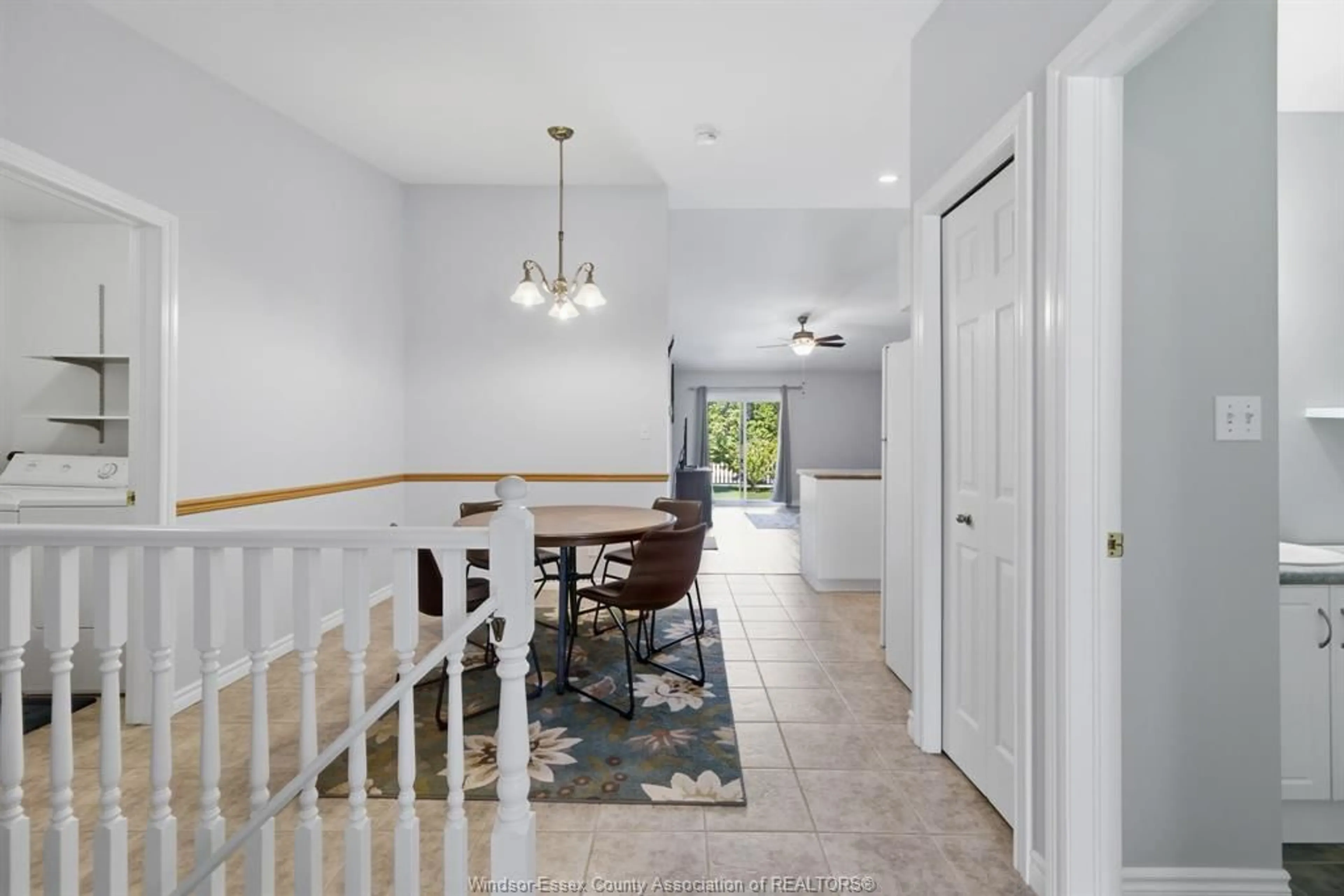 Indoor foyer for 1832 OVERLAND, Windsor Ontario N8P 1X1
