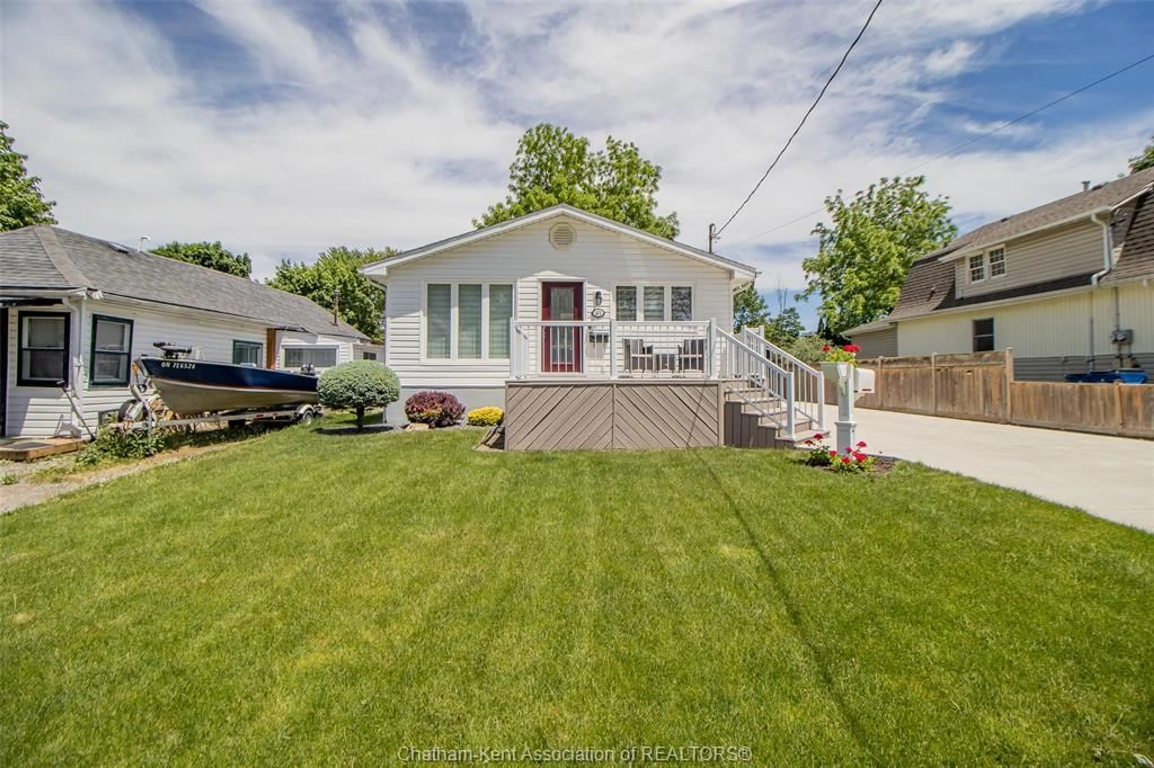 A pic from outside/outdoor area/front of a property/back of a property/a pic from drone, street for 45 Berry St, Chatham Ontario N7M 3B2