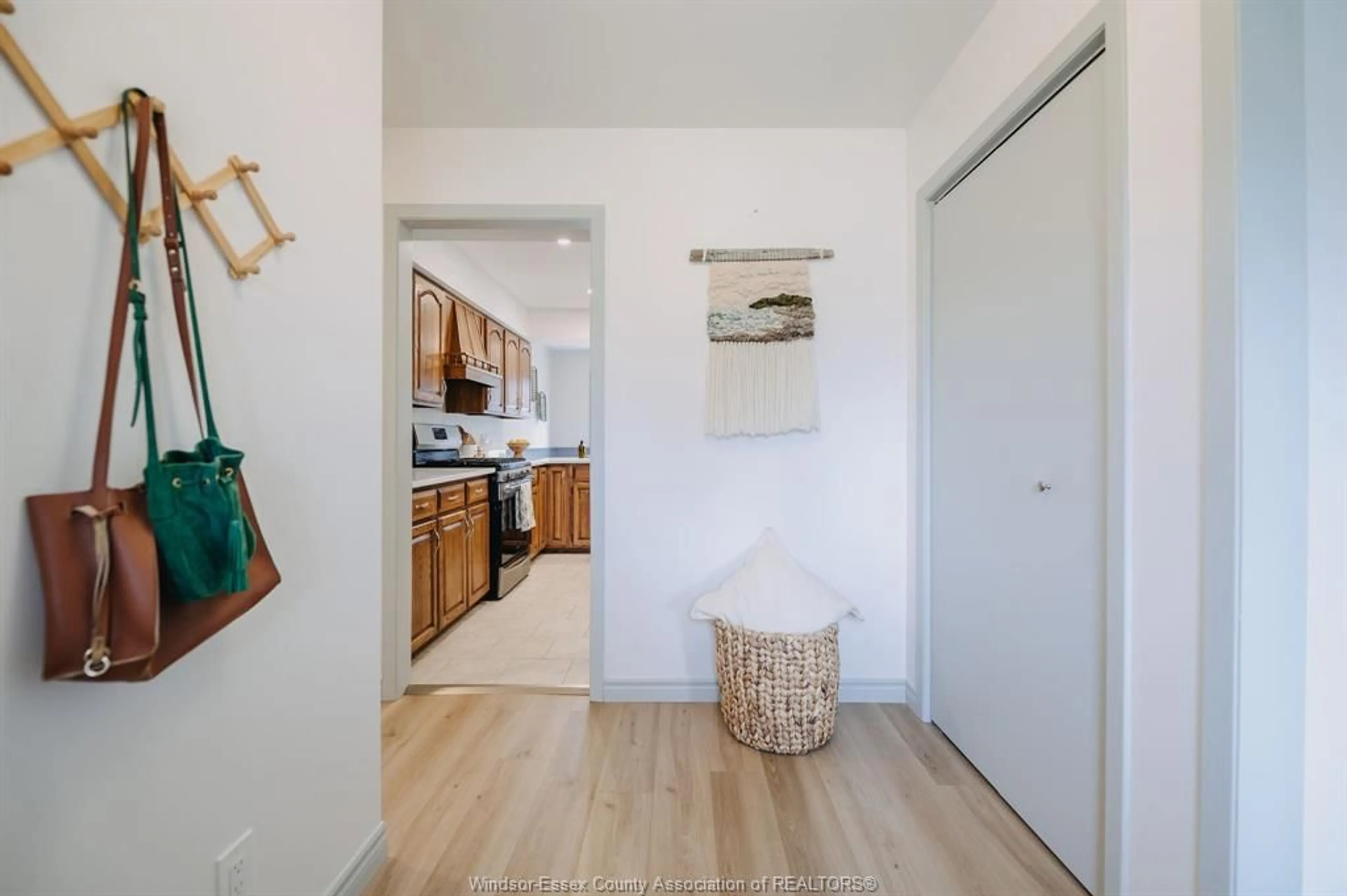 Indoor entryway for 286 Cherrywood, Kingsville Ontario N9Y 3R4