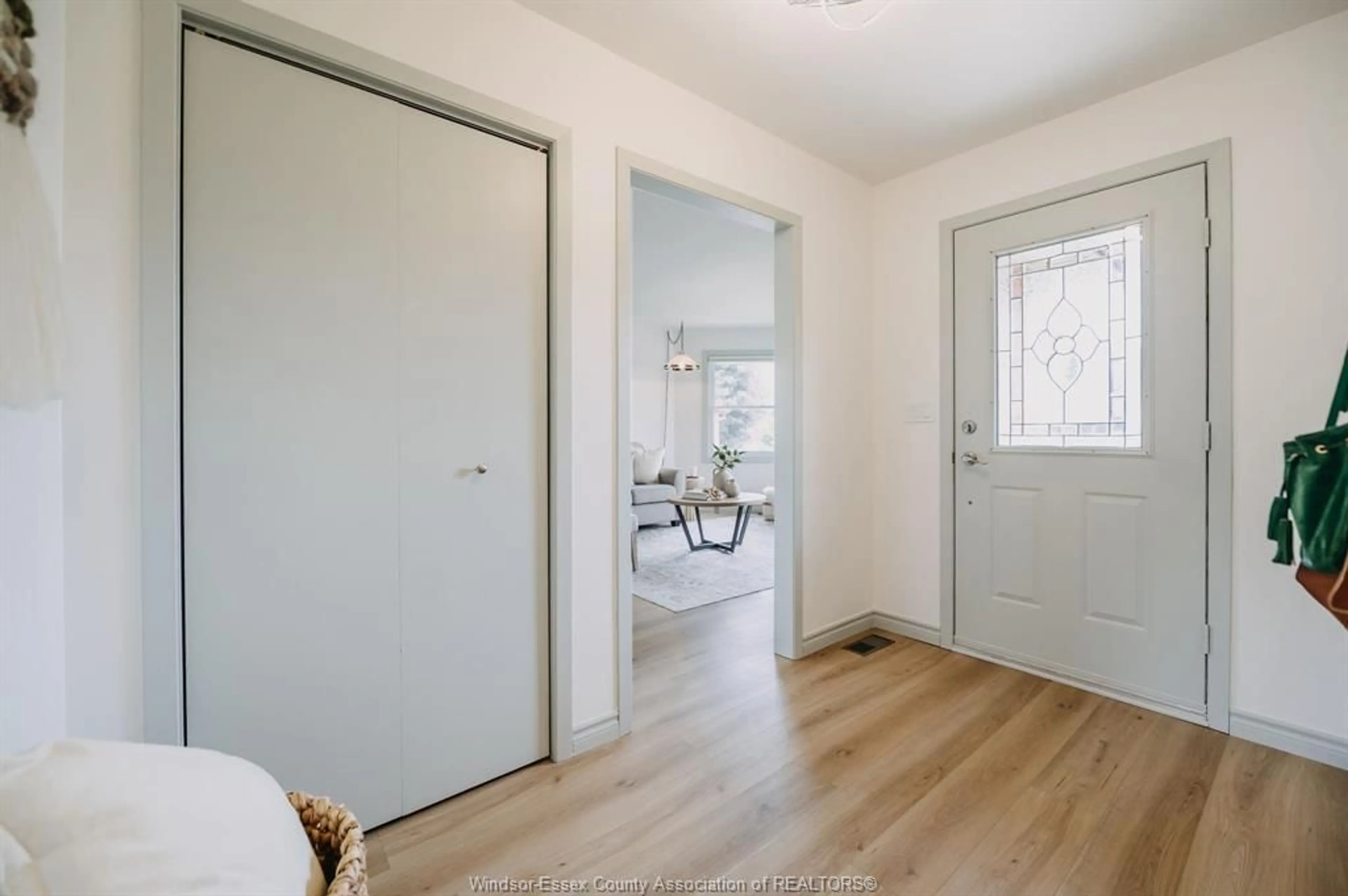 Indoor entryway for 286 Cherrywood, Kingsville Ontario N9Y 3R4