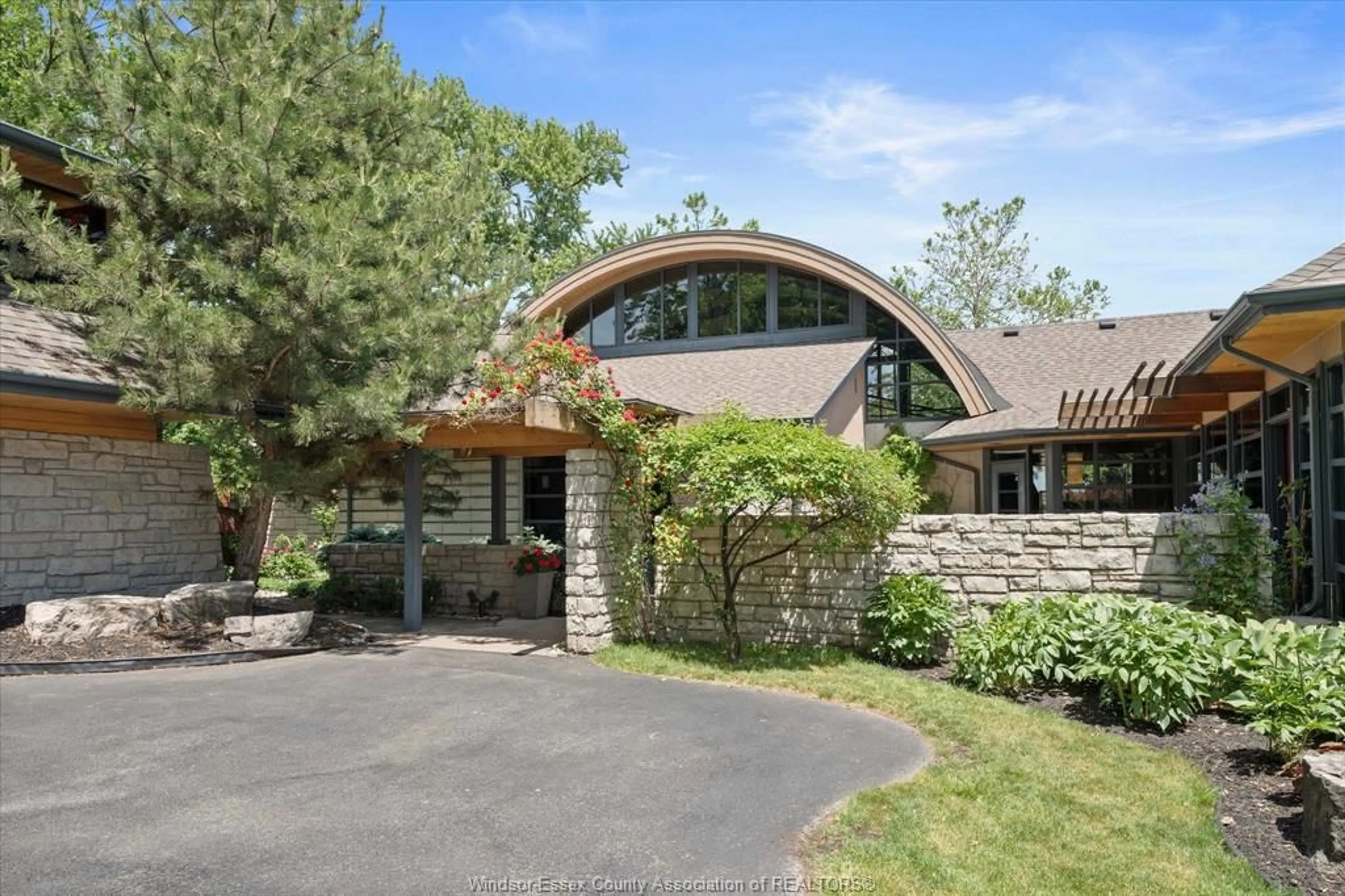Home with brick exterior material, unknown for 450 RUSSELL WOODS Rd, Lakeshore Ontario N8N 3S5