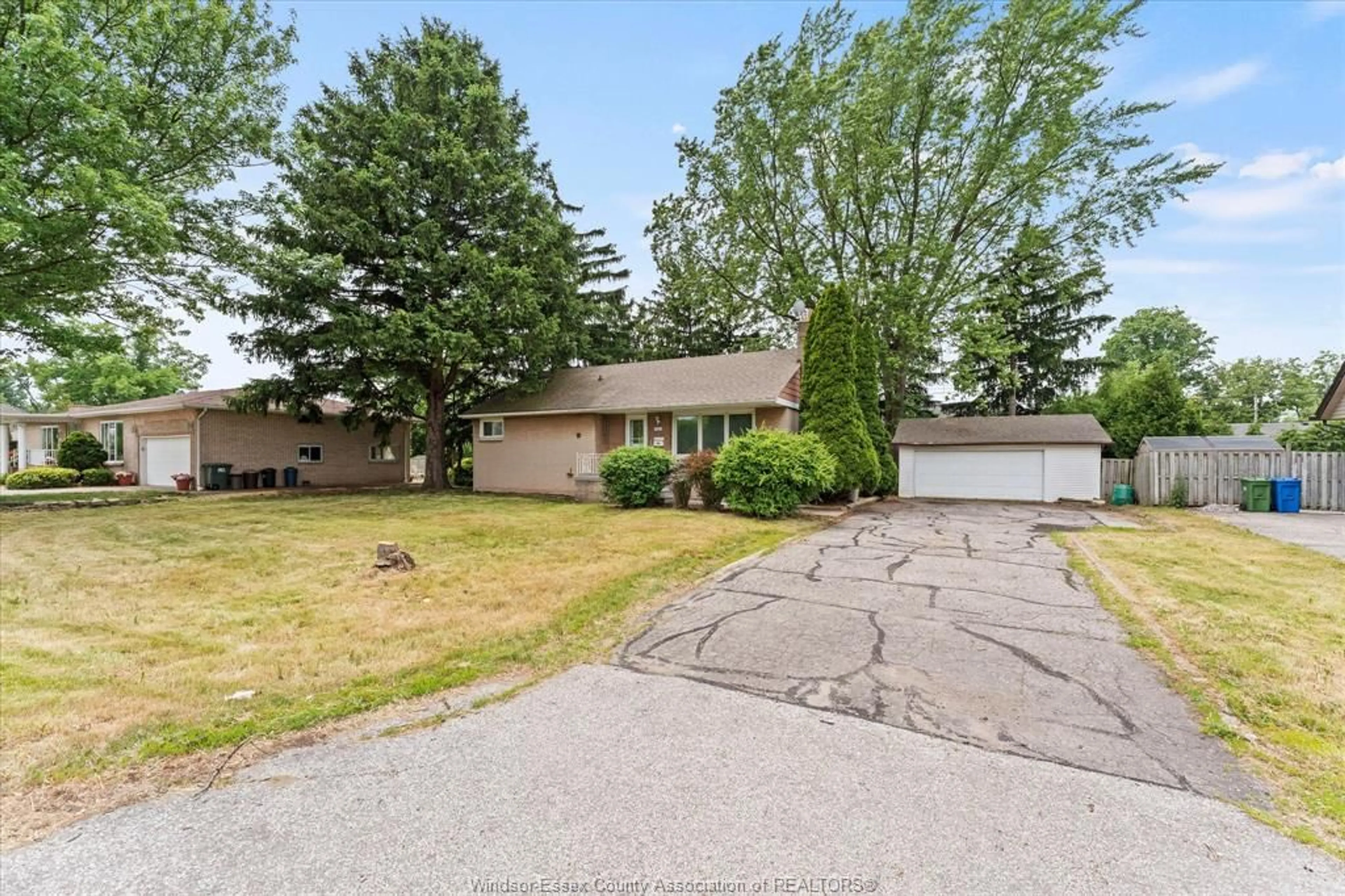 A pic from outside/outdoor area/front of a property/back of a property/a pic from drone, street for 4065 Dougall, Windsor Ontario N9G 1X4