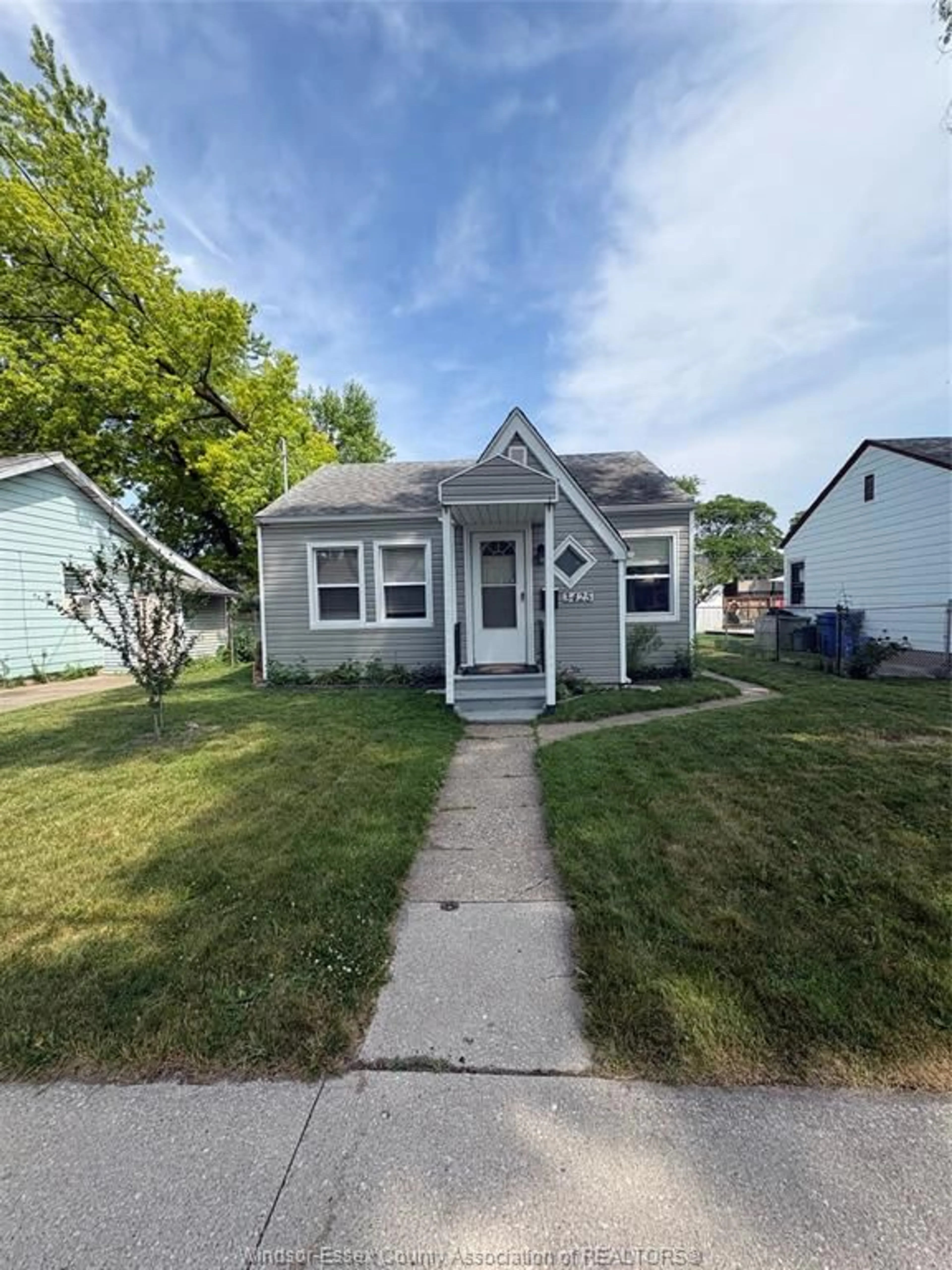 Home with vinyl exterior material, street for 3425 HARRIS, Windsor Ontario N9C 1N6