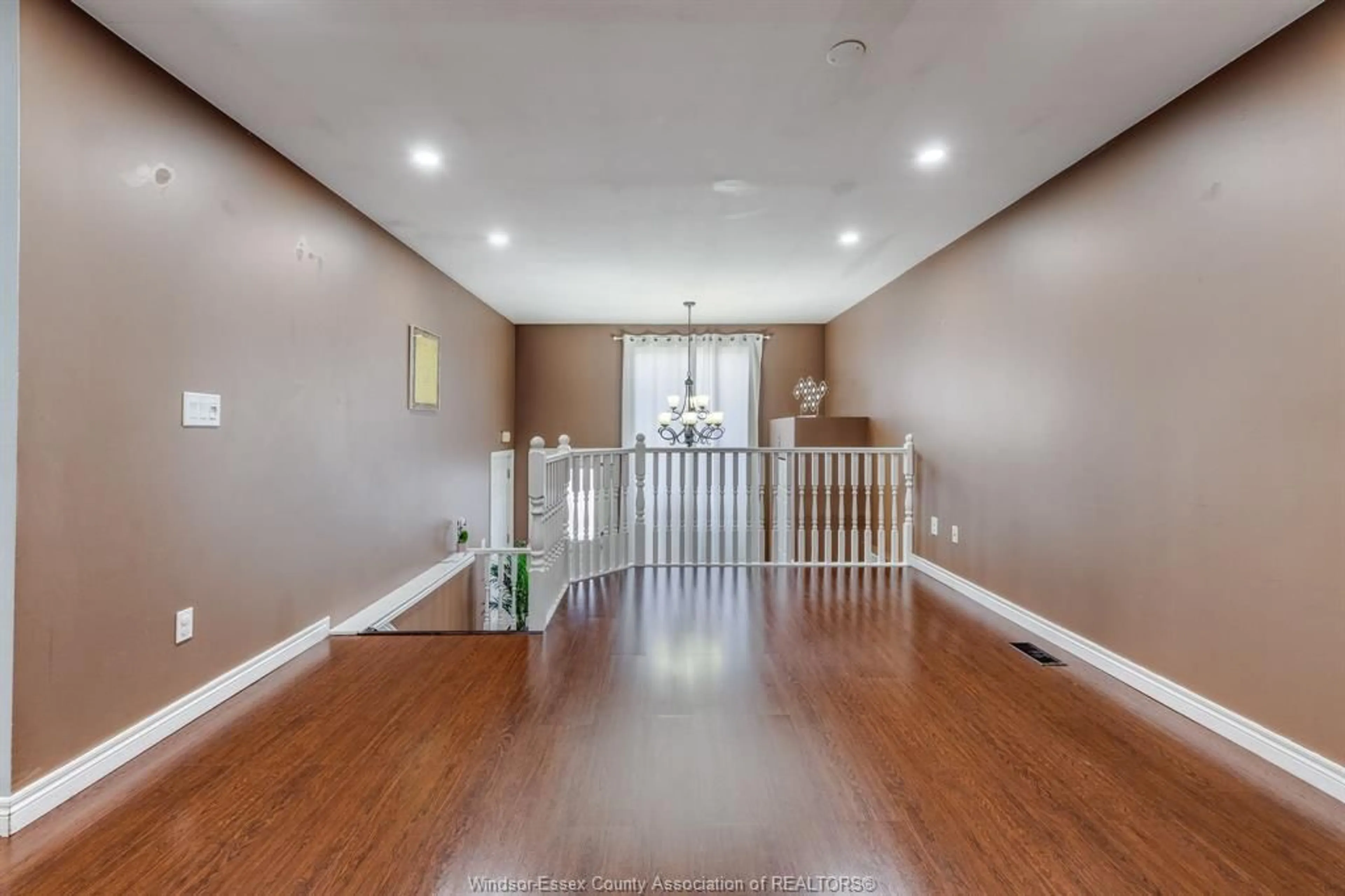 Indoor entryway for 3740 HOLBURN St, Windsor Ontario N9E 4S9