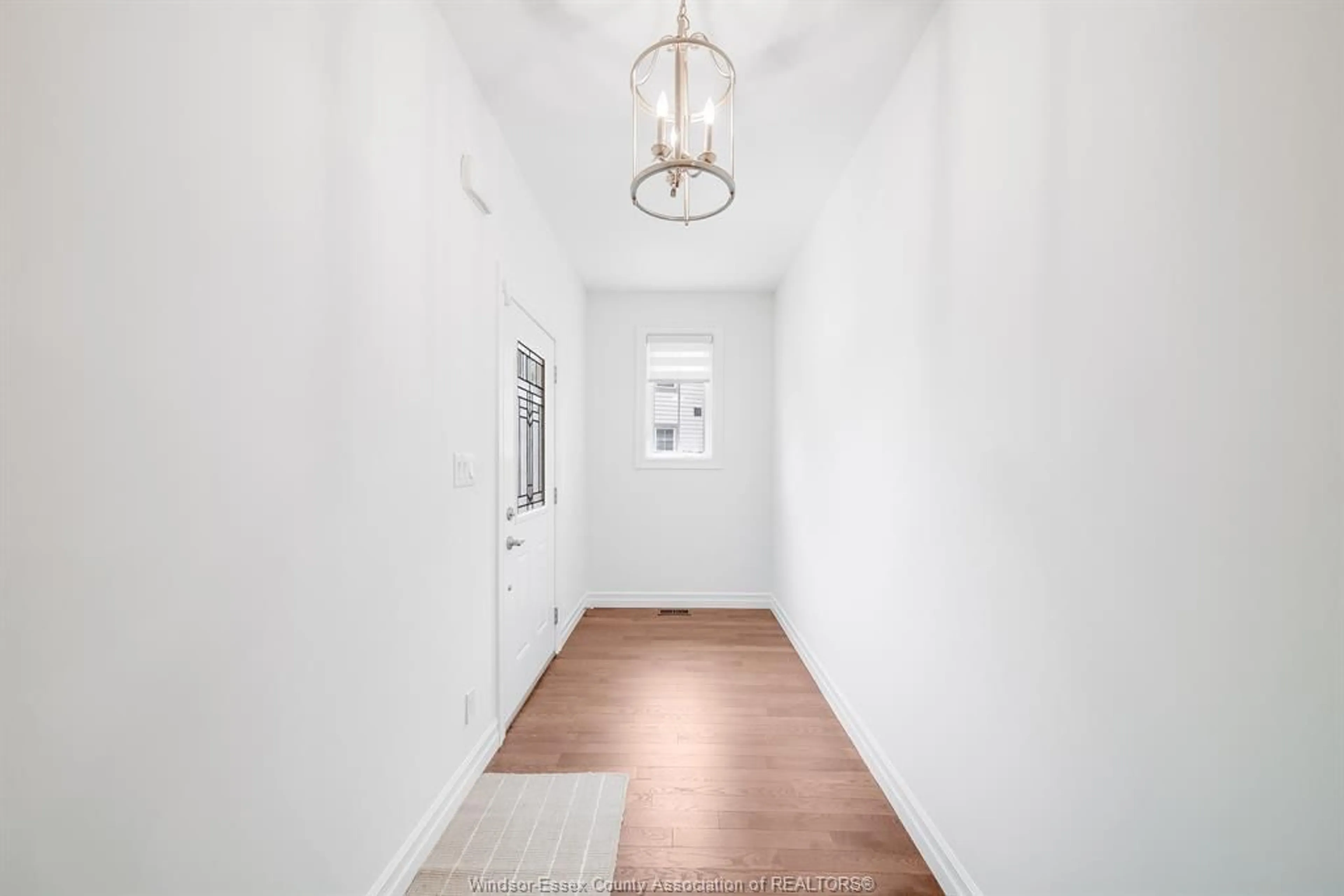 Indoor entryway for 69 RED OAK Cres, Amherstburg Ontario N9V 4C4
