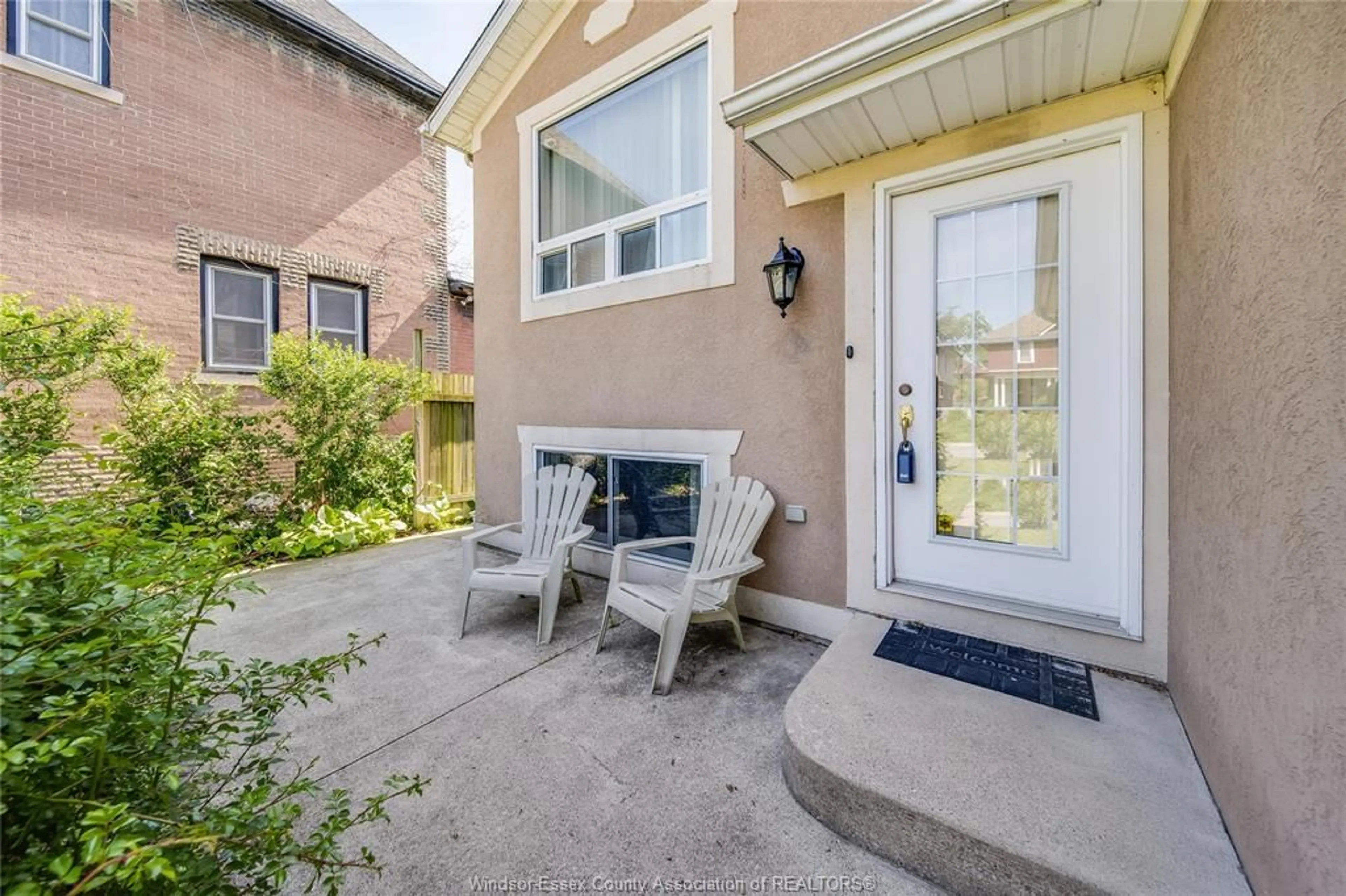 Patio, street for 185 ELM Ave, Windsor Ontario N9A 5G9